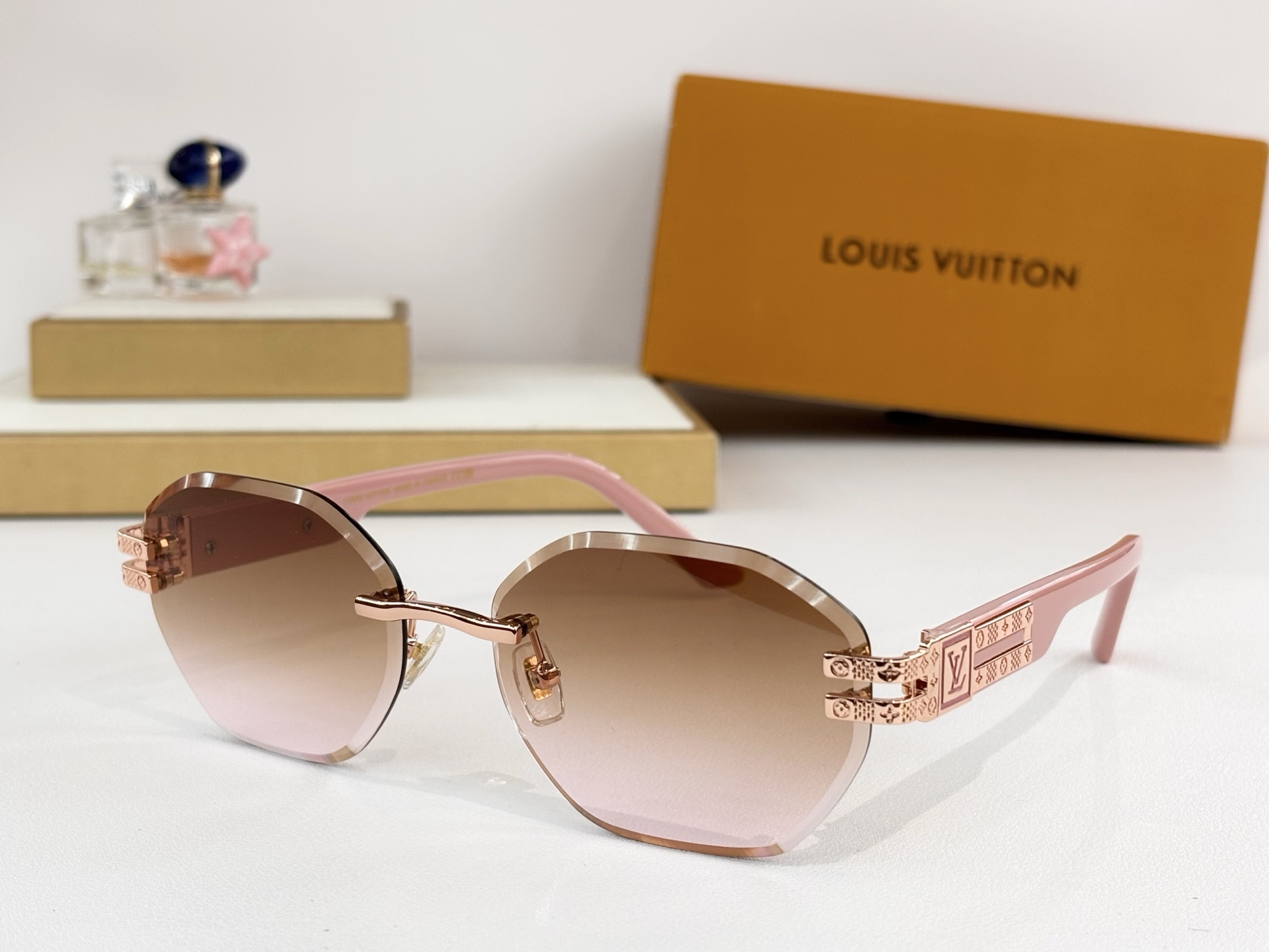 LOUIS VUITTO*MODEL：Z21945ESIZE：60口17-145