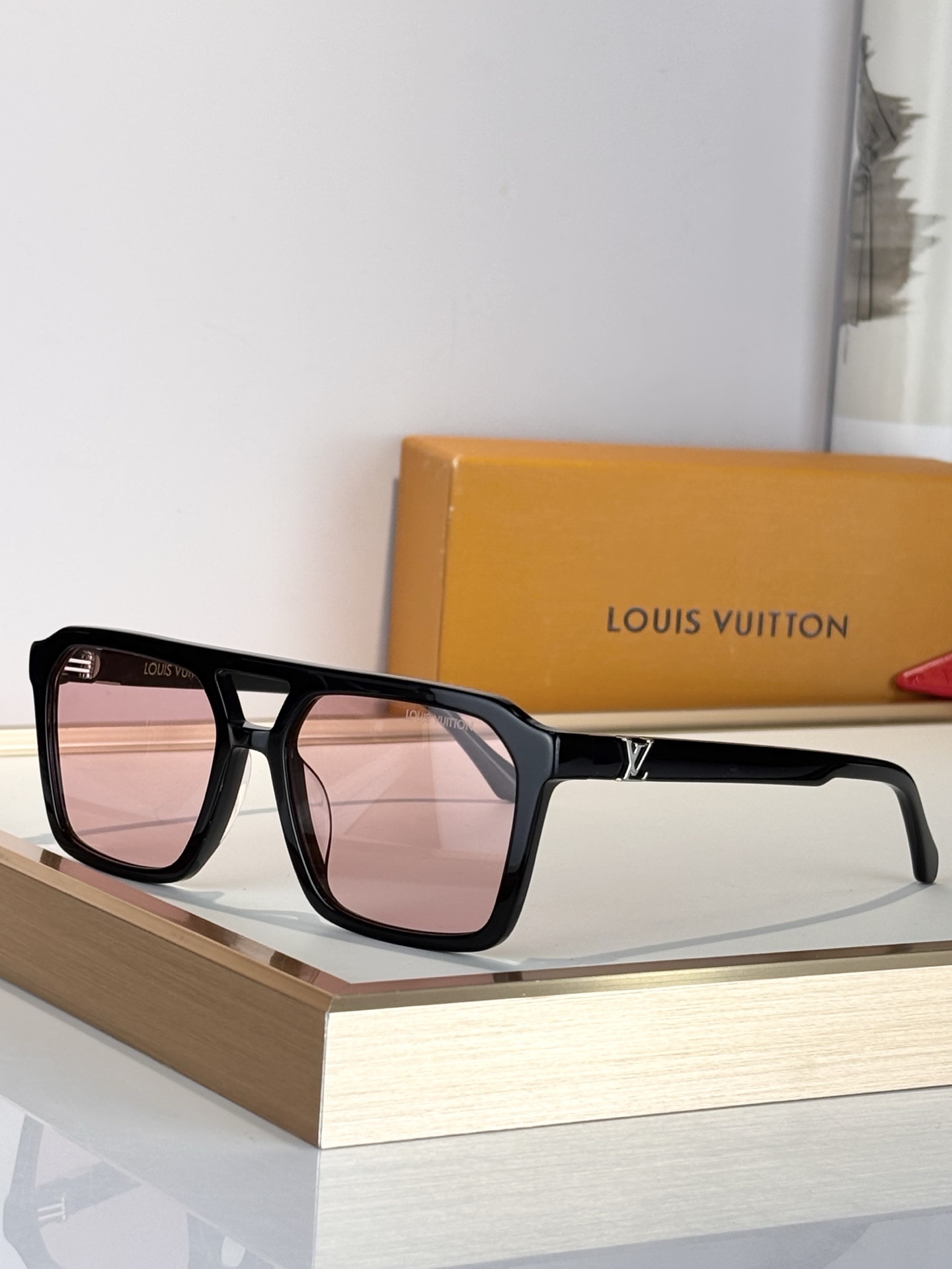 LOUIS VUITTO*MODEL：Z3095USIZE：56口18-145