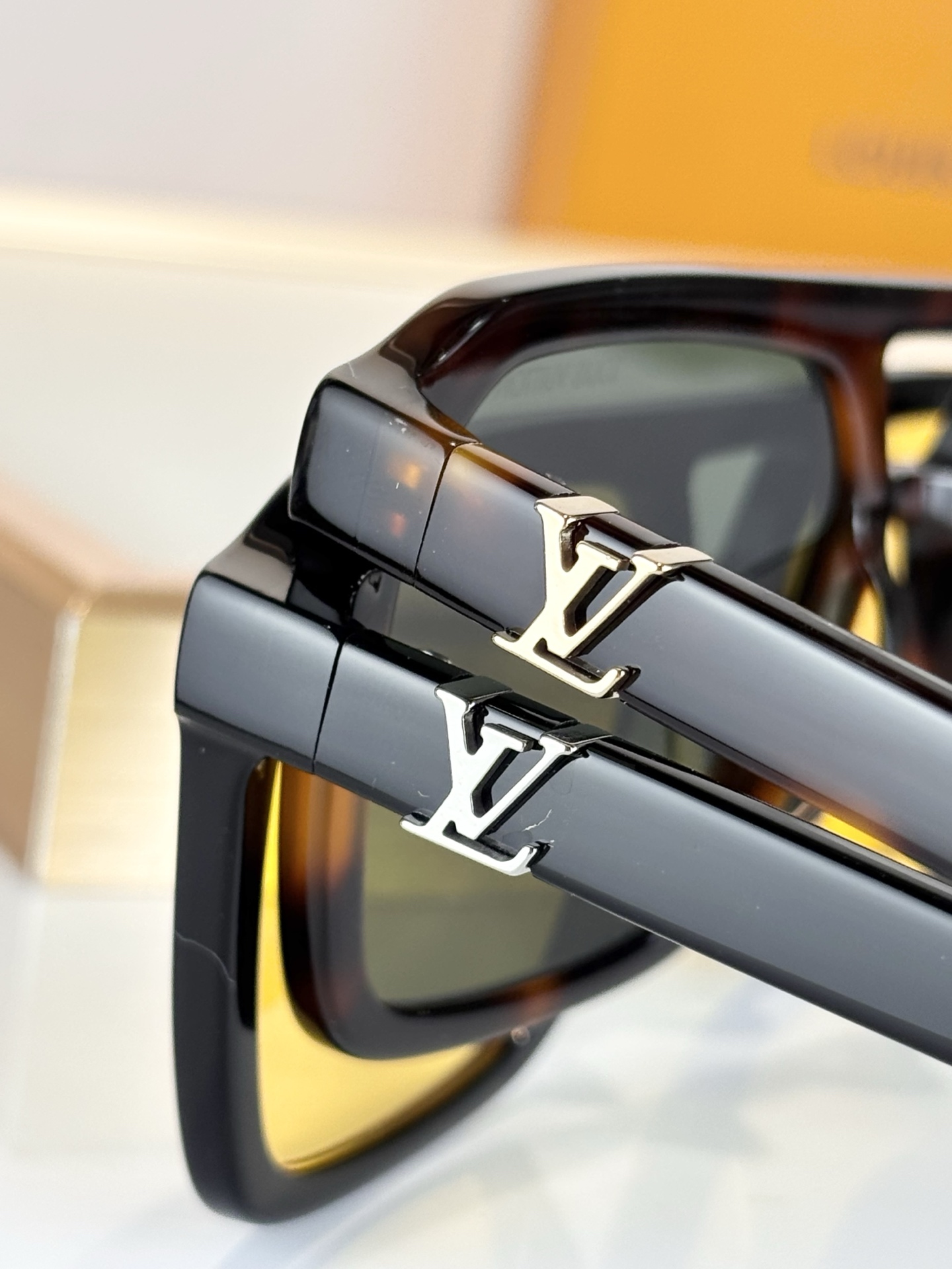 LOUIS VUITTO*MODEL：Z3095USIZE：56口18-145