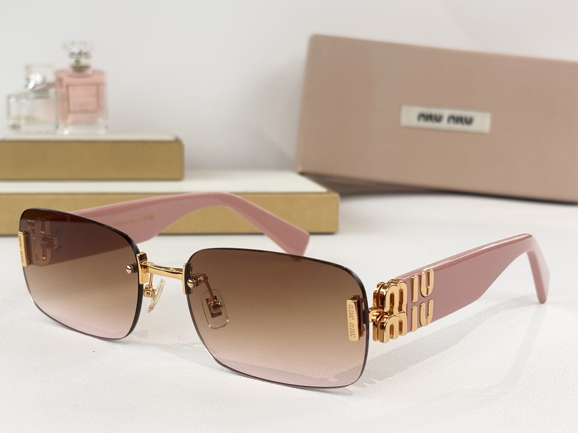 MIUMIUMOD：MU 168AVSize：62口19-140