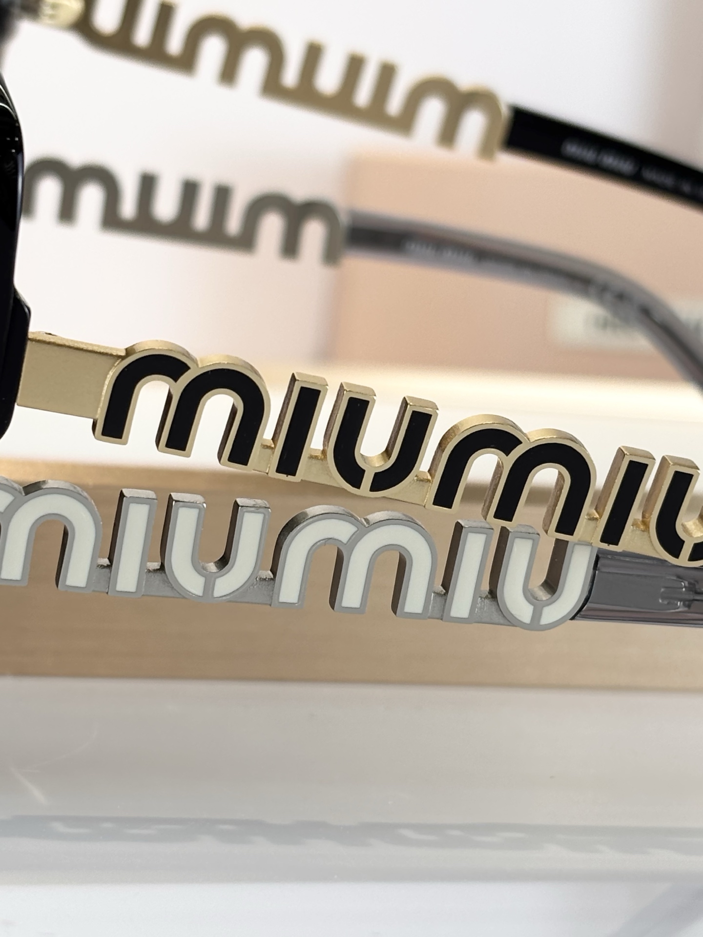 MIUMIUMOD:SMU086ZSize:51口19-135