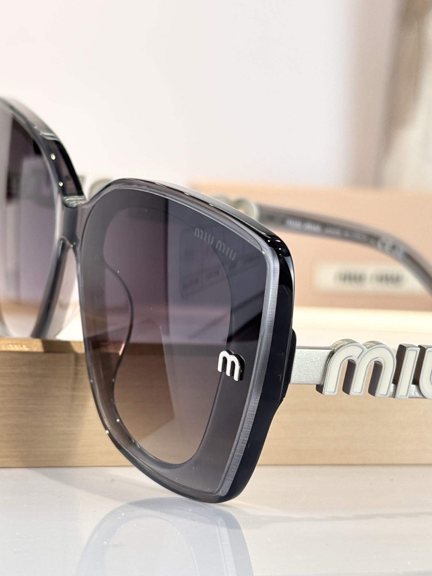 MIUMIUMOD:SMU086ZSize:51口19-135