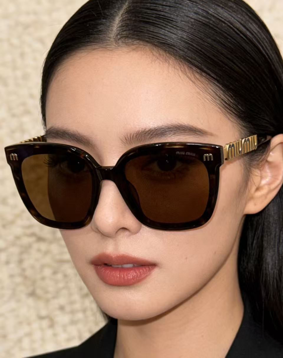 MIUMIUMOD:SMU088ZSize:53口24-135