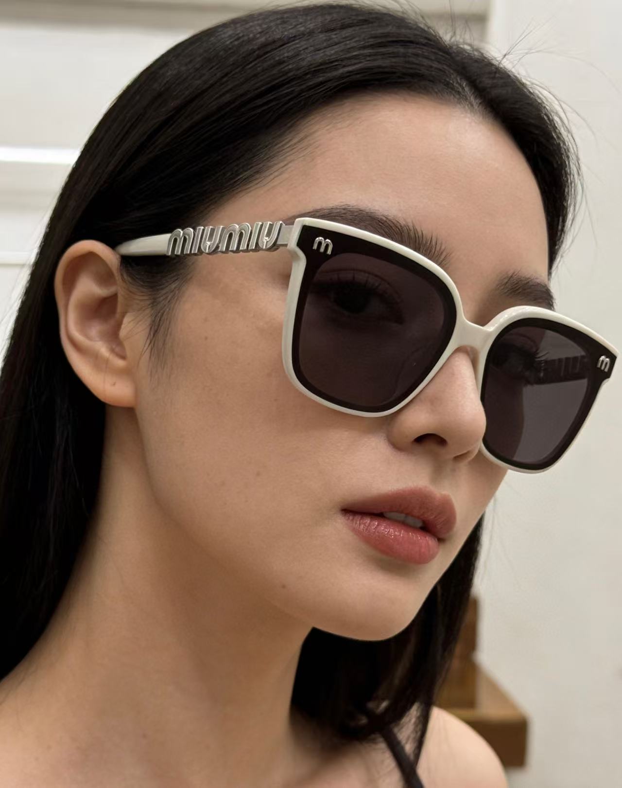 MIUMIUMOD:SMU088ZSize:53口24-135