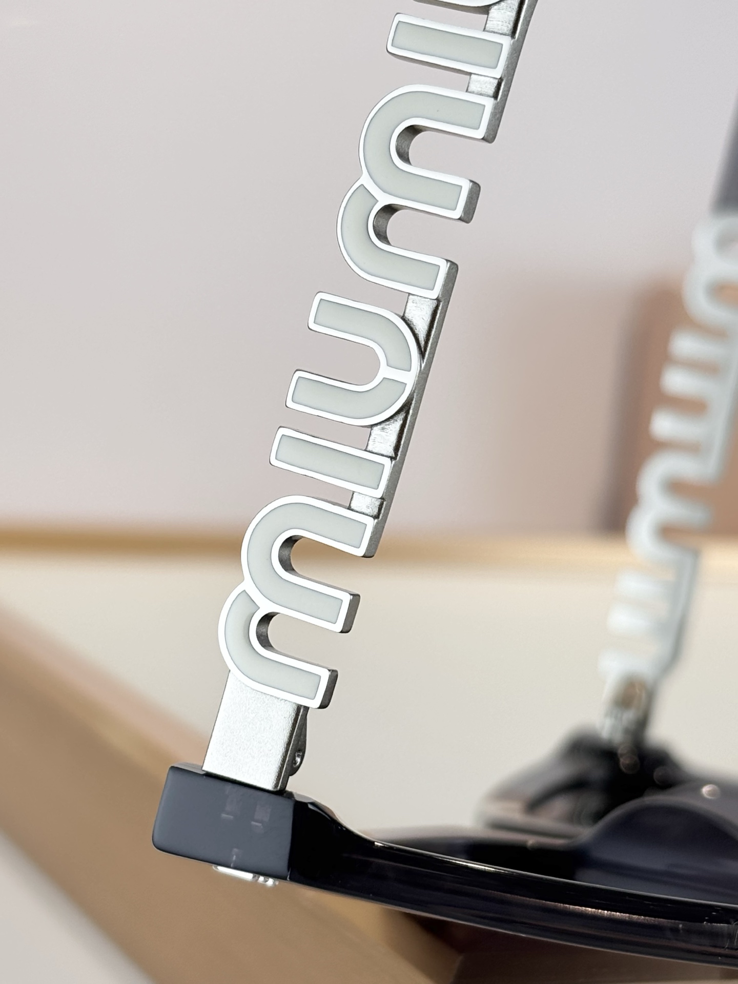 MIUMIUMOD:SMU085ZSize:51口20-135