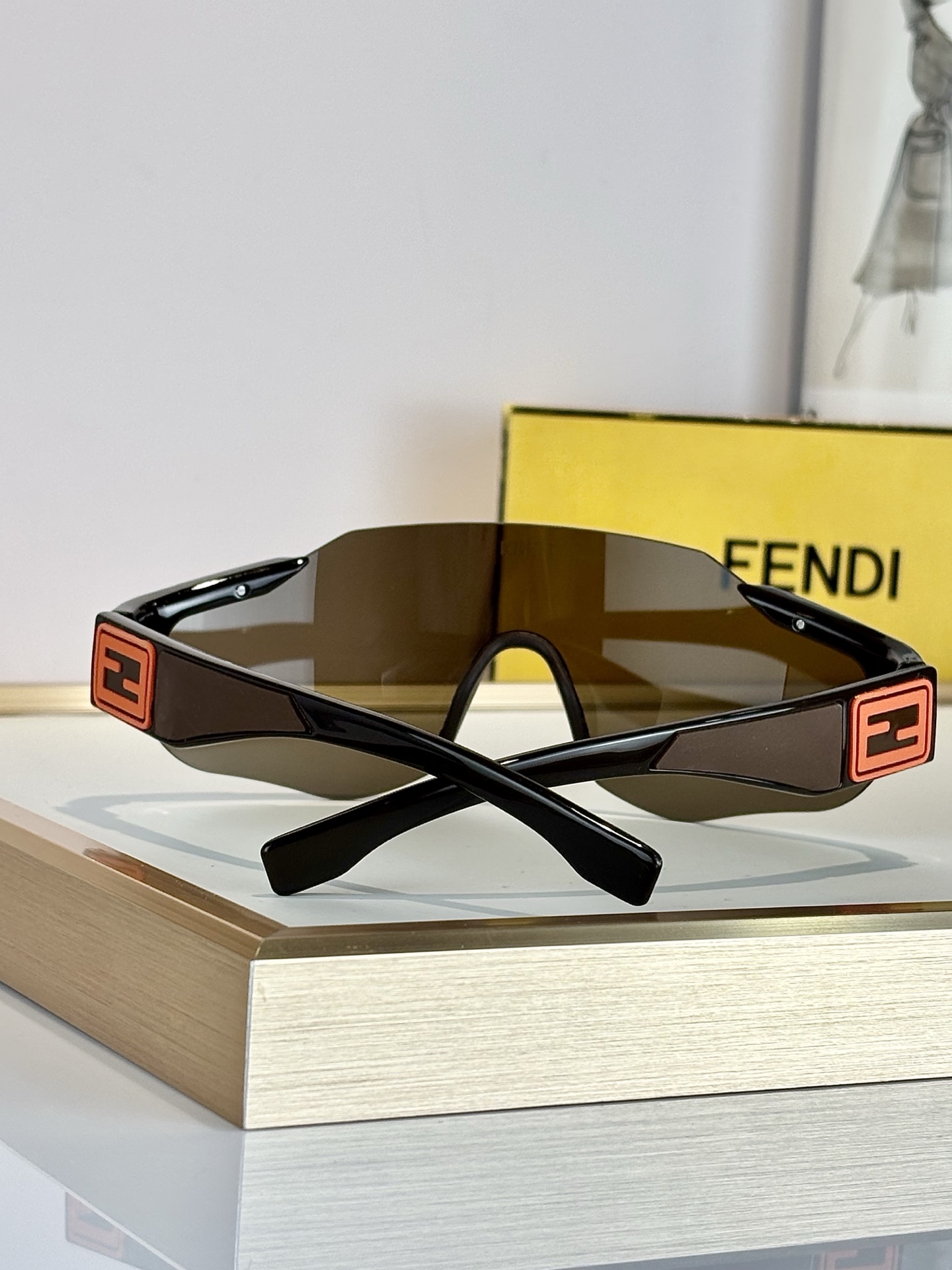FENDIOversized MOD：FE40088USize：145-135