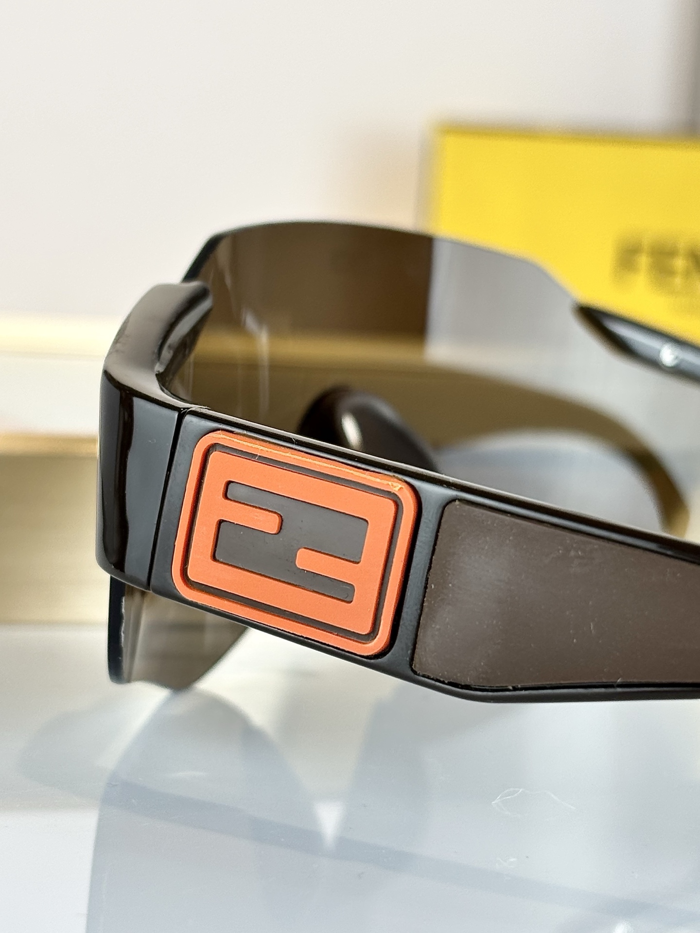 FENDIOversized MOD：FE40088USize：145-135