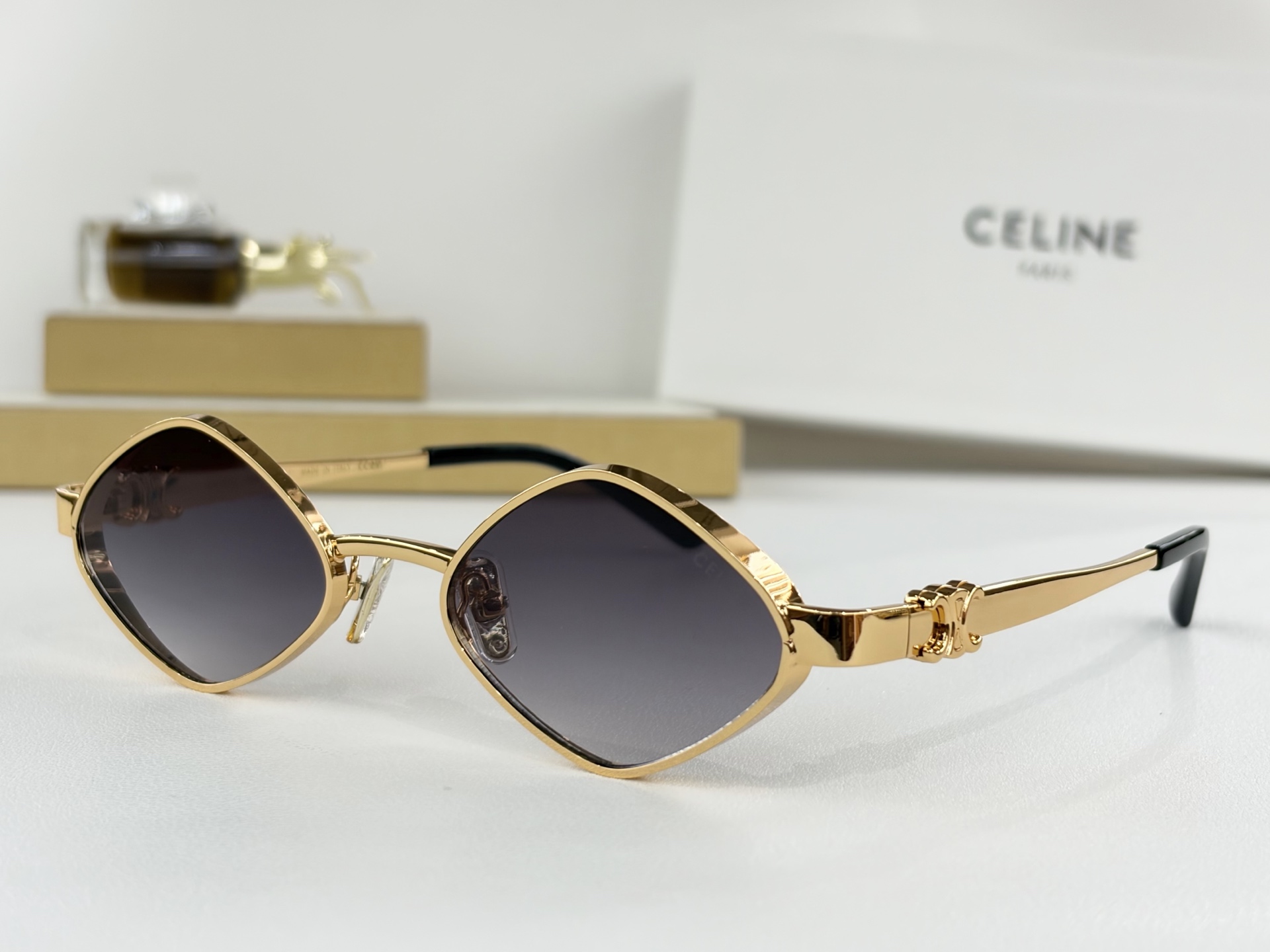 CELINEMod：CL42145USize：51口20-143