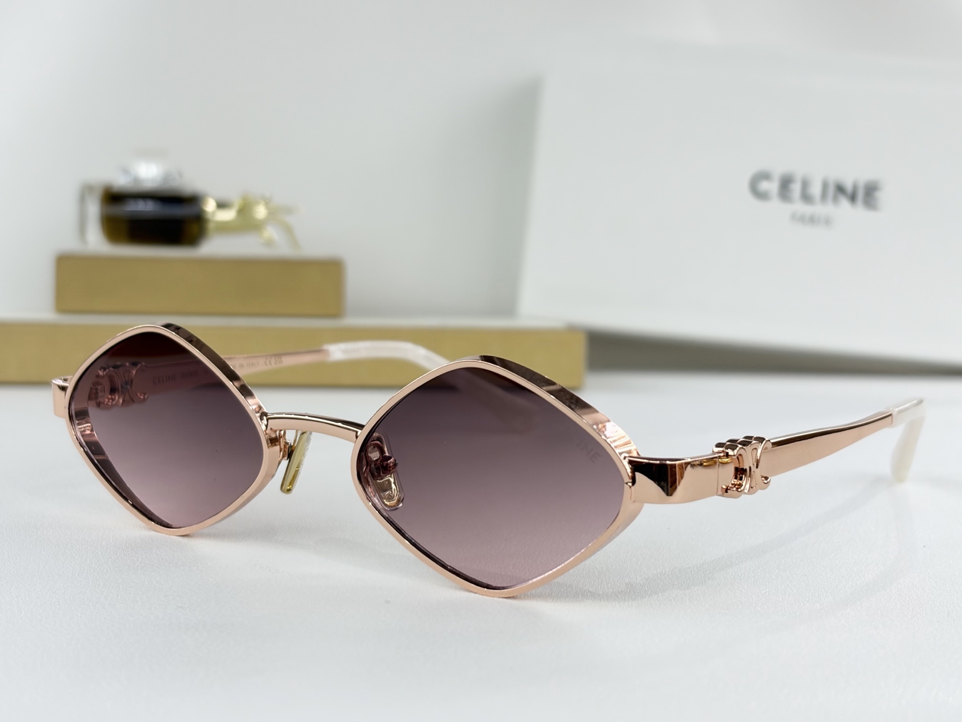 CELINEMod：CL42145USize：51口20-143