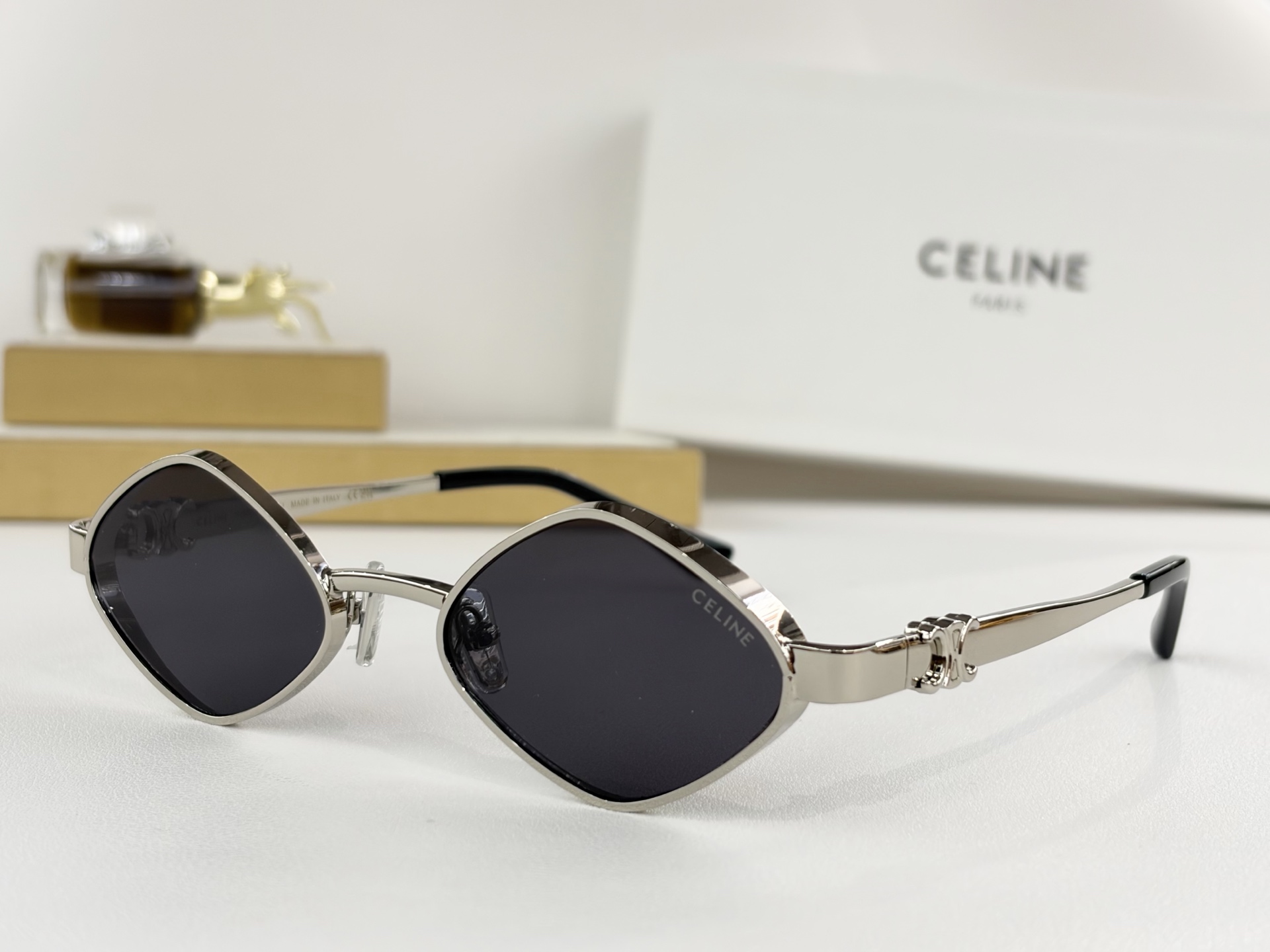 CELINEMod：CL42145USize：51口20-143
