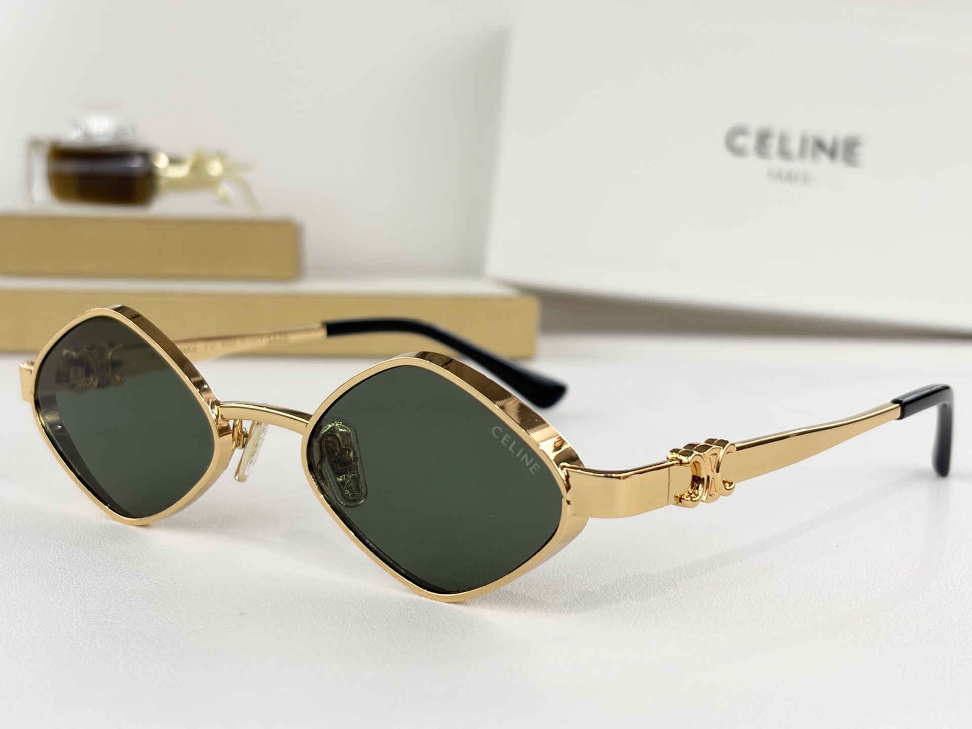 CELINEMod：CL42145USize：51口20-143
