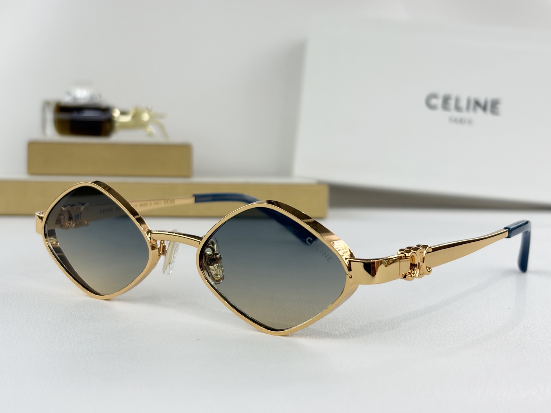 CELINEMod：CL42145USize：51口20-143