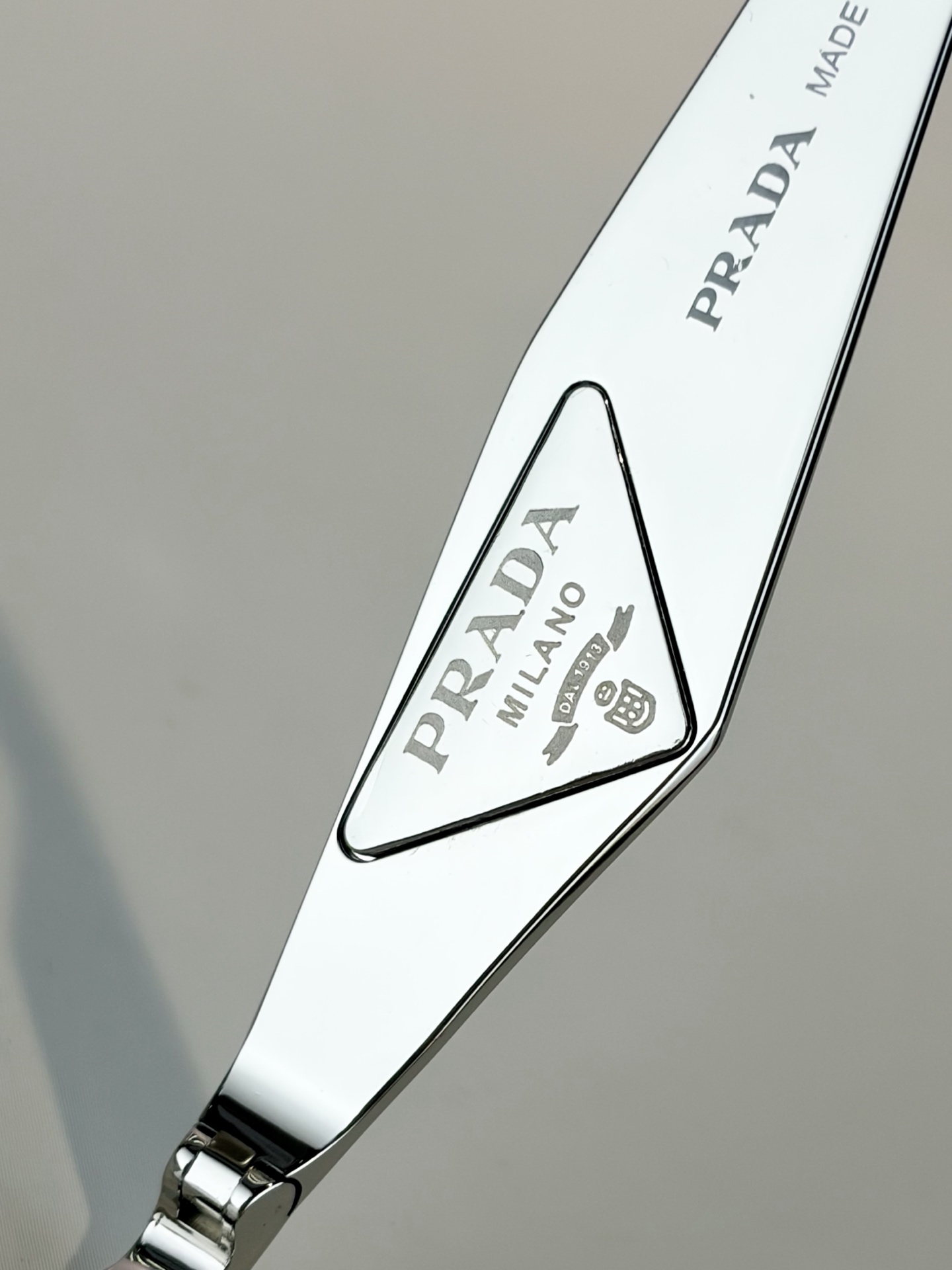 PRADAMODEL：PRD53VSIZE：54口19-140