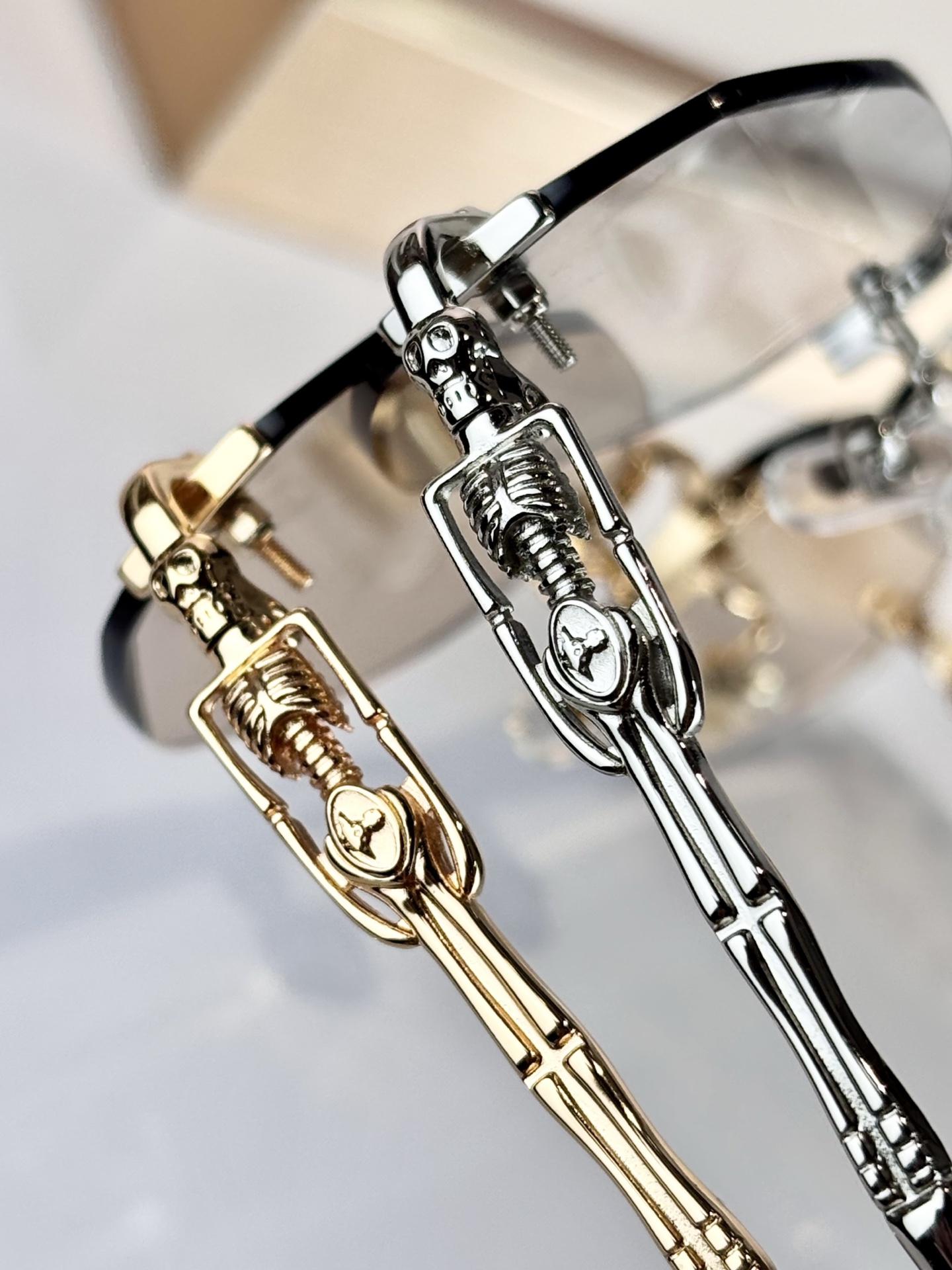 Vivienne WestwoodMODEL：VW12201 SIZE：54口20-145