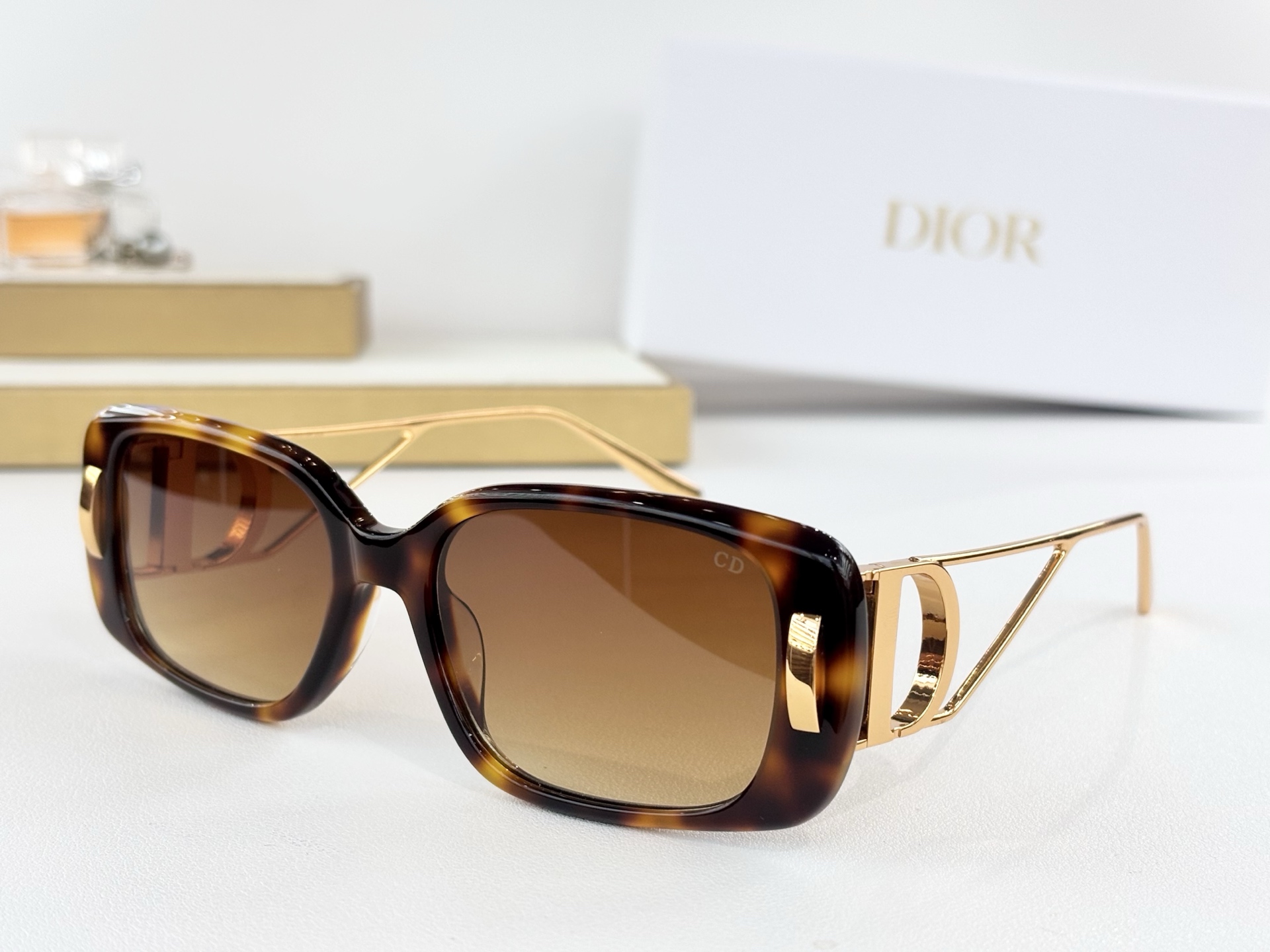 DIORMOD：DSGTA47UCKSize：55口18-140