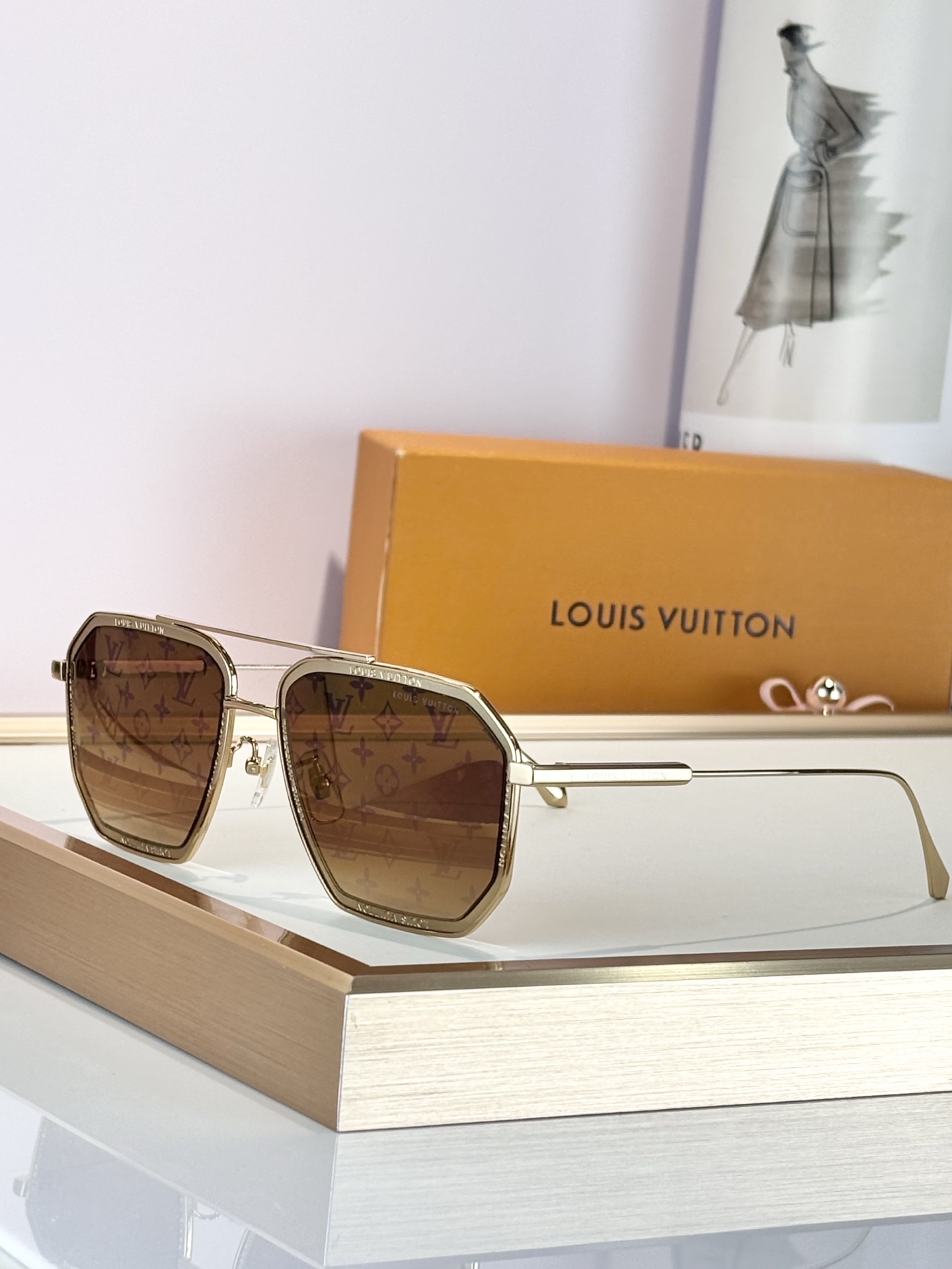 LOUIS VUITTO*MODEL：Z1318SIZE：56口19-145