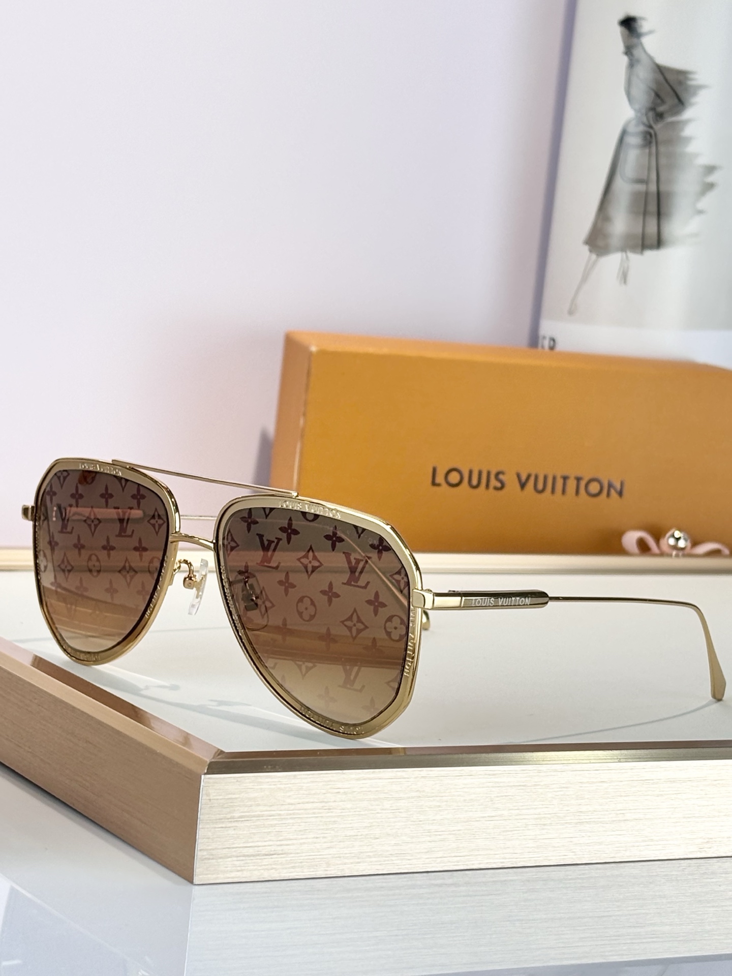 LOUIS VUITTO*MODEL：Z1317SIZE：56口19-145