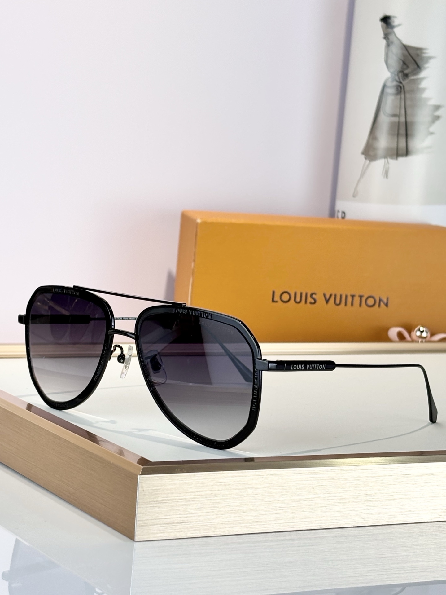 LOUIS VUITTO*MODEL：Z1317SIZE：56口19-145