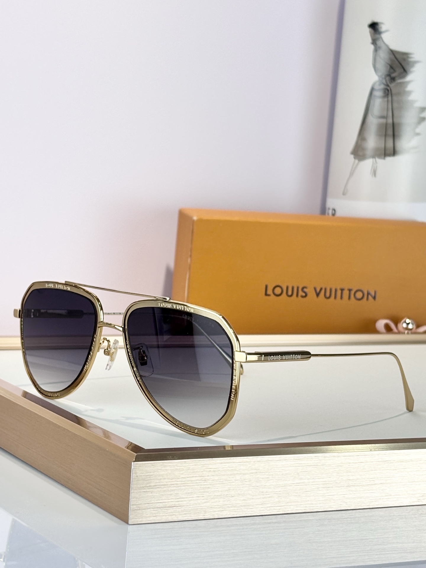 LOUIS VUITTO*MODEL：Z1317SIZE：56口19-145