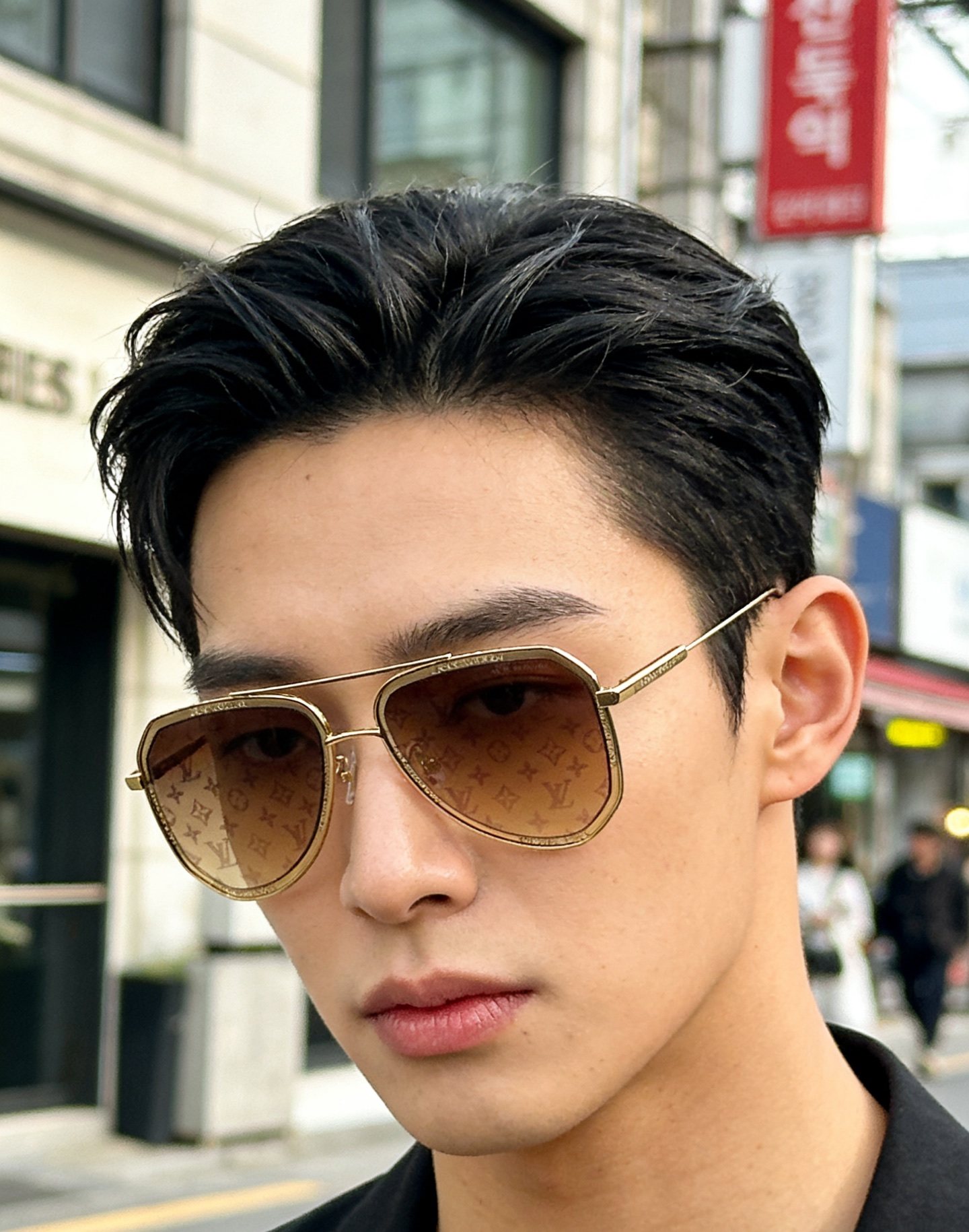 LOUIS VUITTO*MODEL：Z1317SIZE：56口19-145