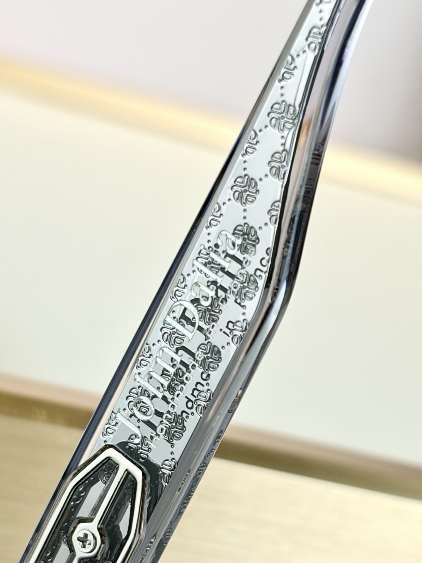 John DaliaMod：Project Series 08Size ：49口17老钱风极简主义品质看