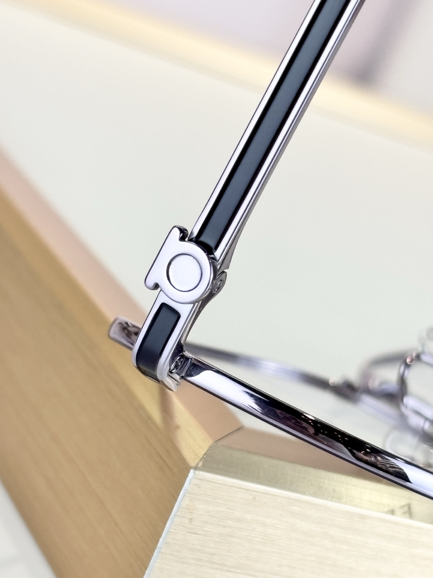 Salvatore ferragam* TITANIUMMOD：SF2593LBSIZE：54口17-1