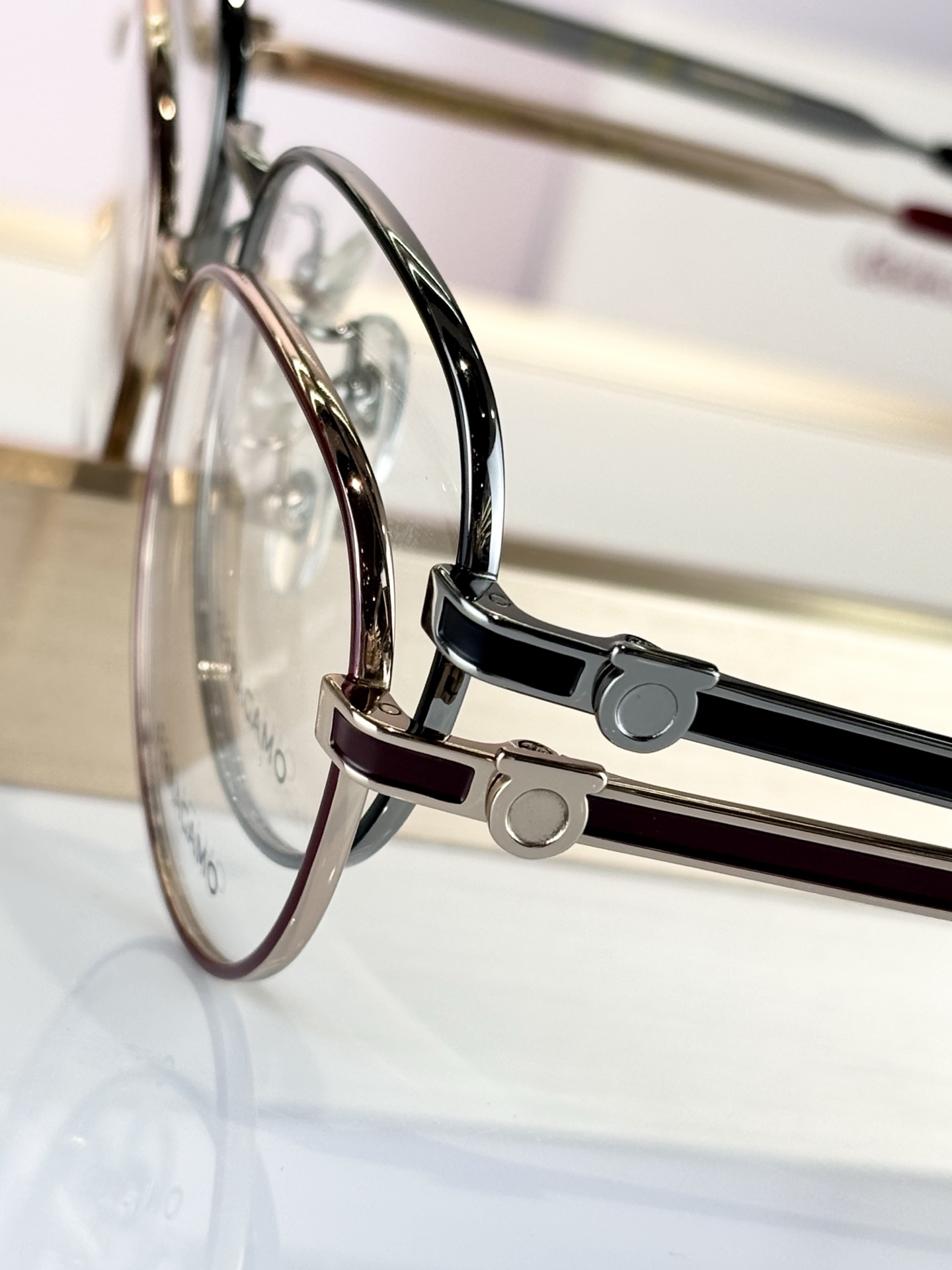 Salvatore ferragam* TITANIUMMOD：SF2593LBSIZE：54口17-1