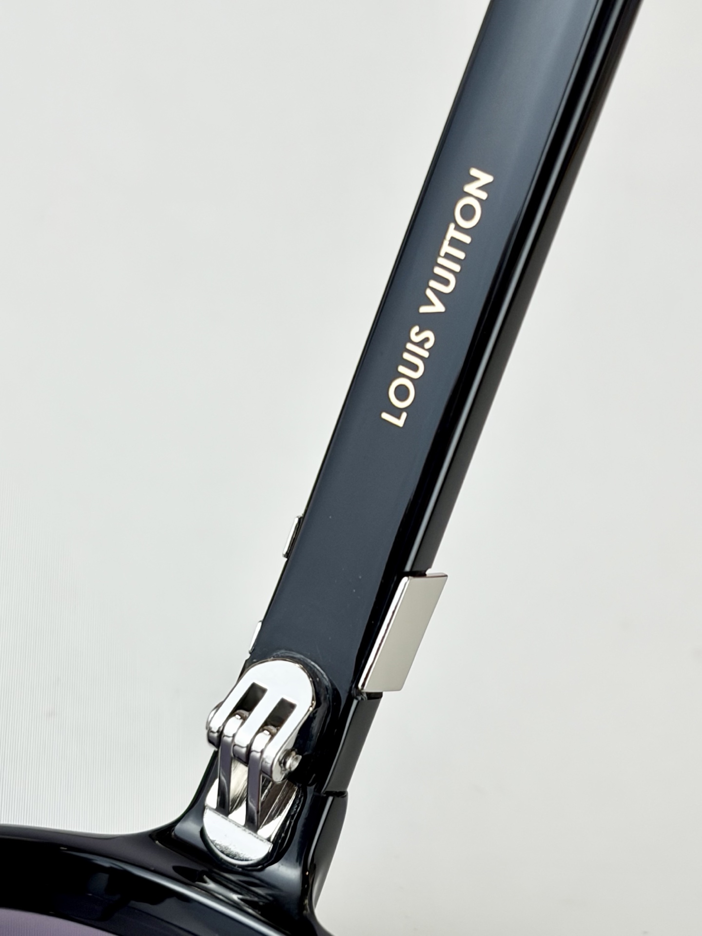 LOUIS VUITTOMODEL：Z2866USIZE：59口17-145