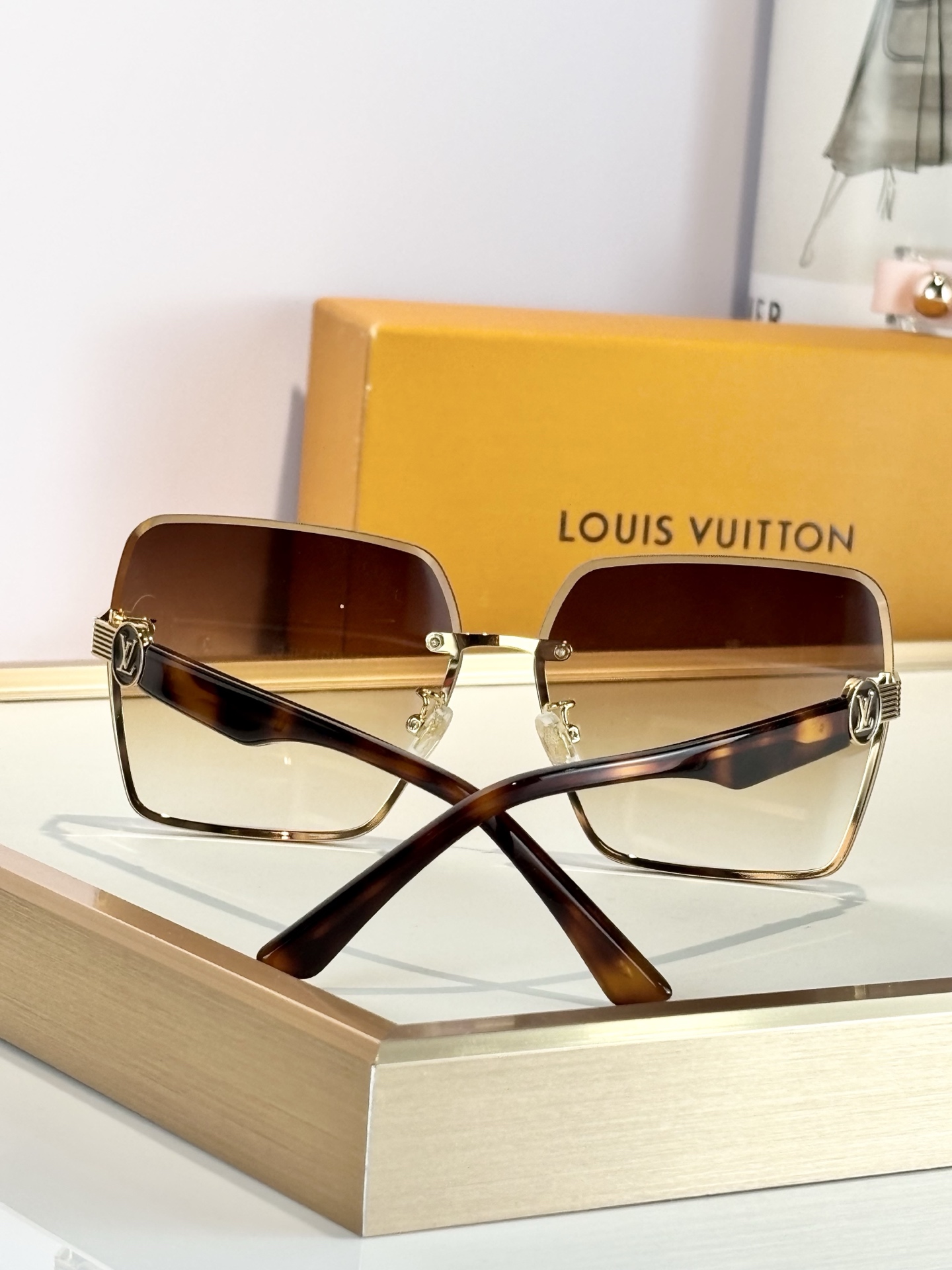 LOUIS VUITTOMODEL：Z1874SIZE：61口13-148