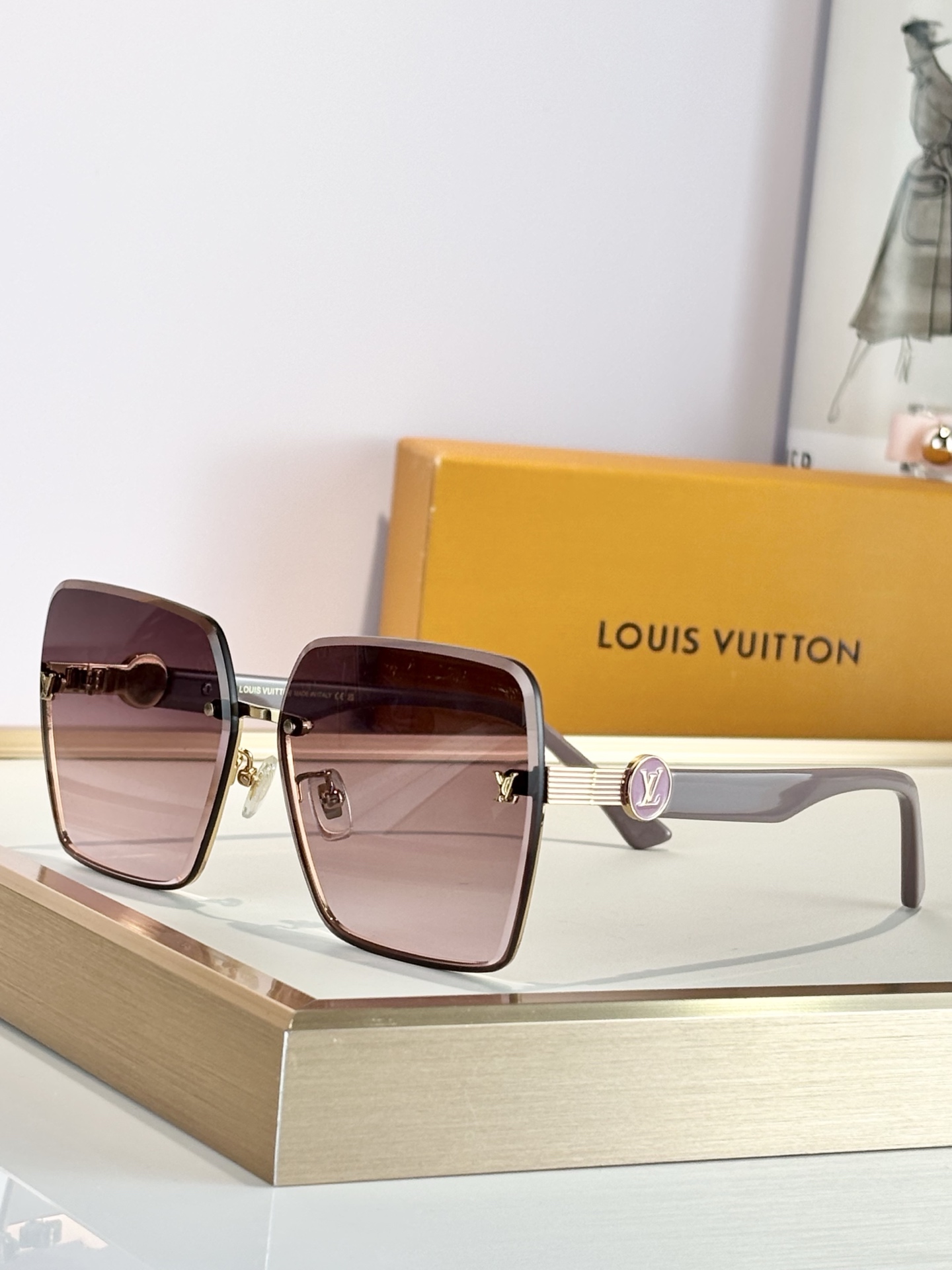 LOUIS VUITTOMODEL：Z1874SIZE：61口13-148