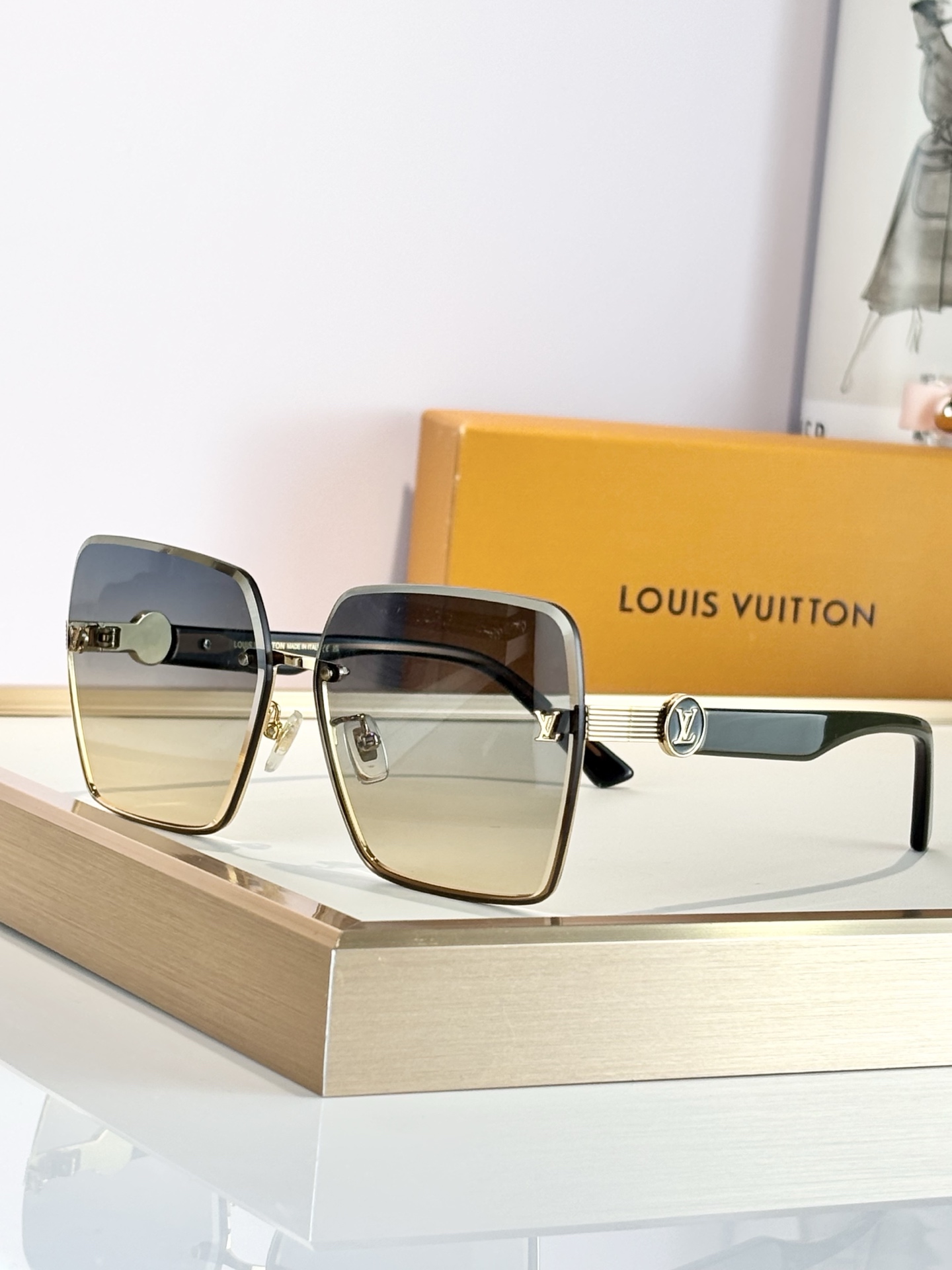 LOUIS VUITTOMODEL：Z1874SIZE：61口13-148