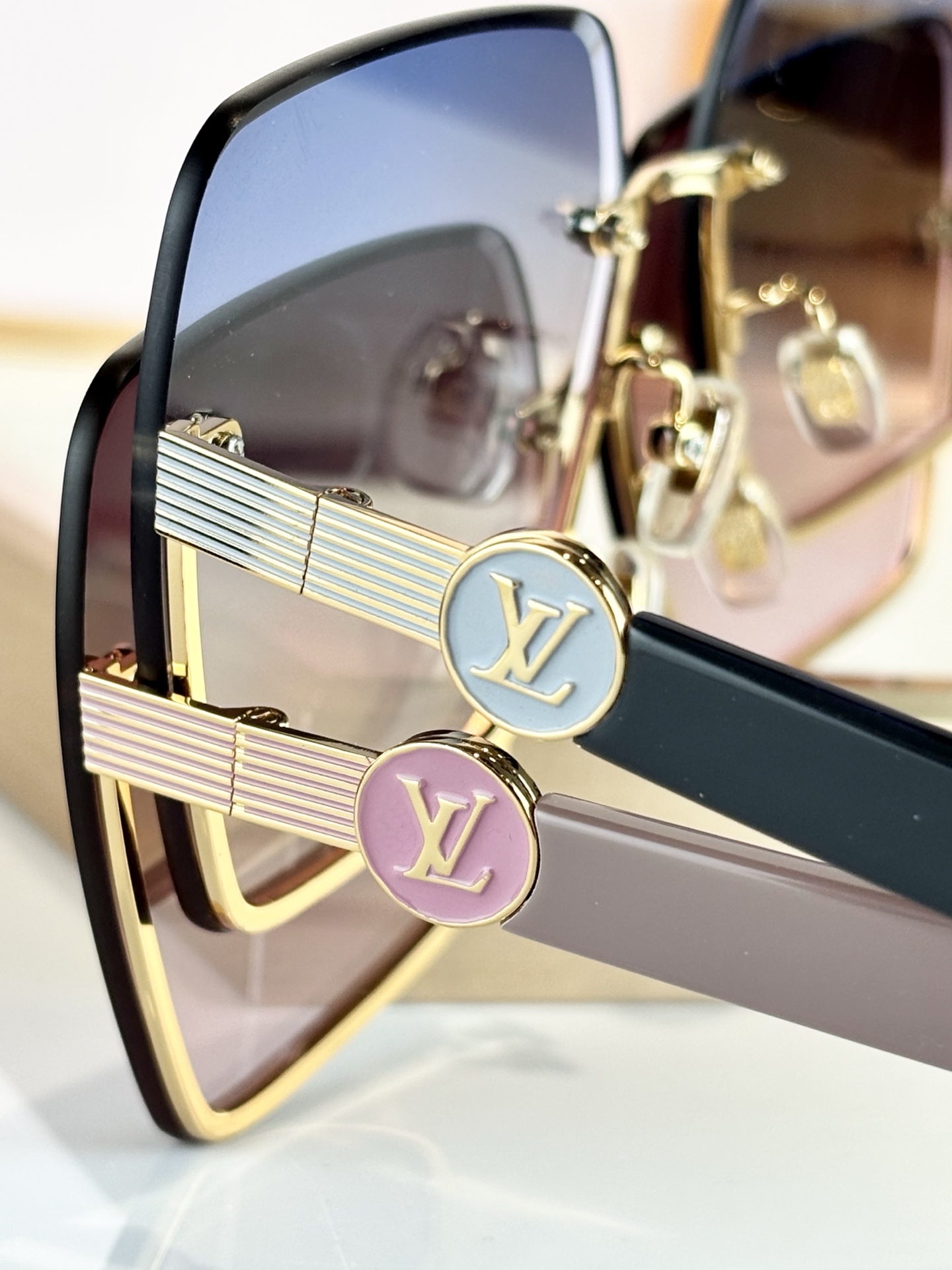 LOUIS VUITTOMODEL：Z1874SIZE：61口13-148