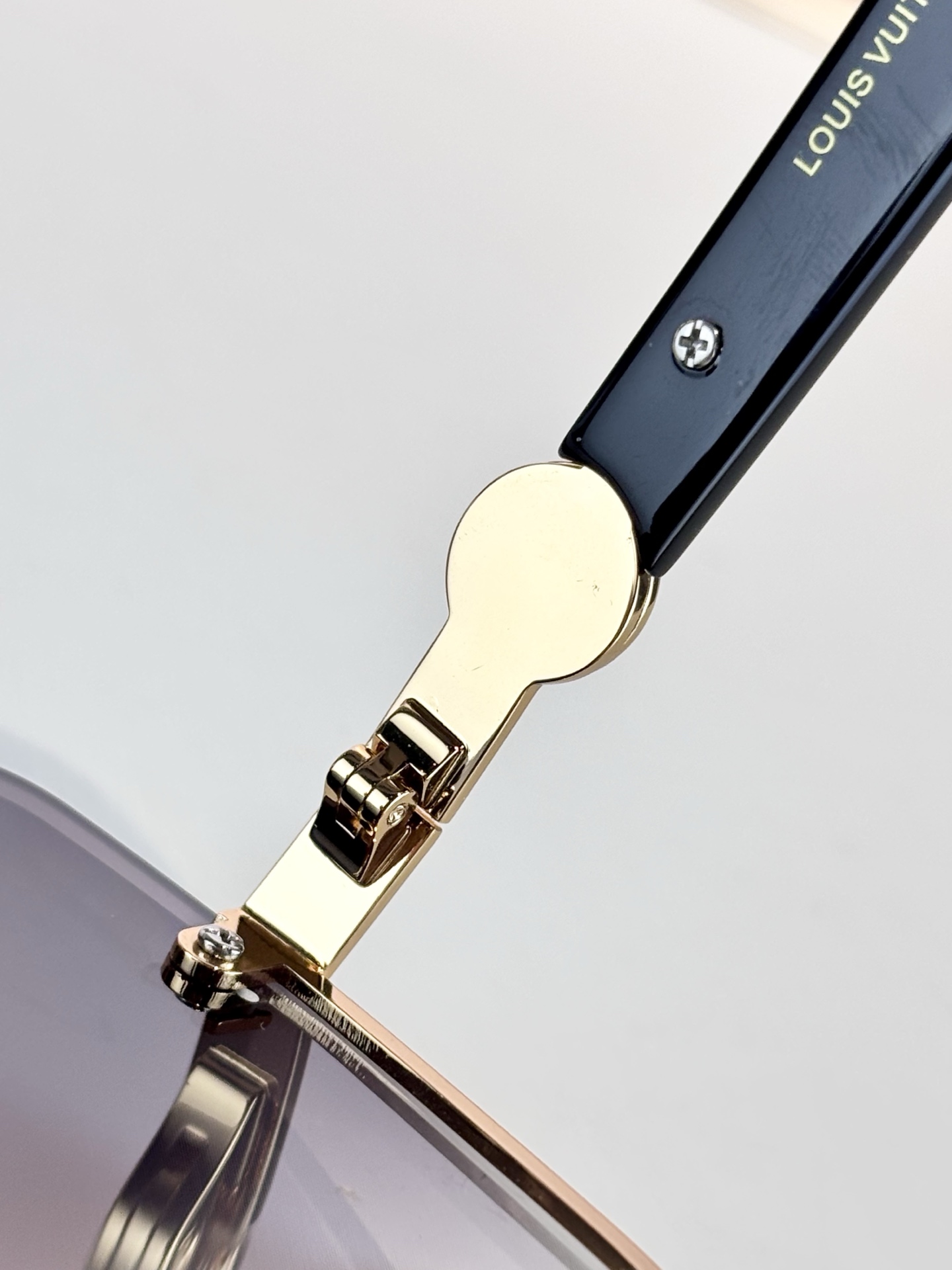 LOUIS VUITTOMODEL：Z1874SIZE：61口13-148