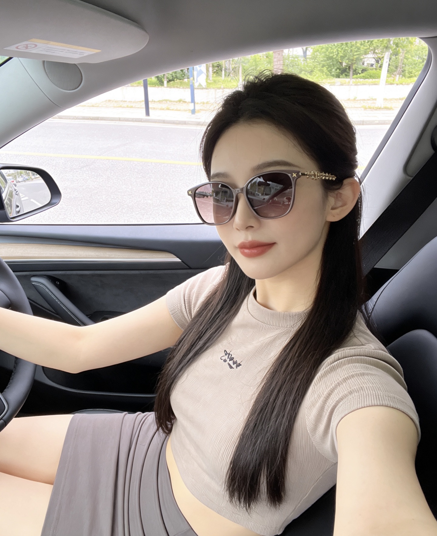 LOUIS VUITTOMODEL：Z1877SIZE：53口14-148