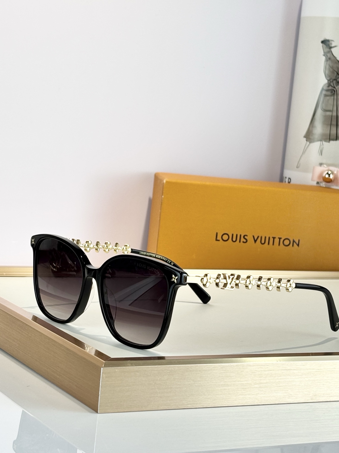 LOUIS VUITTOMODEL：Z1877SIZE：53口14-148