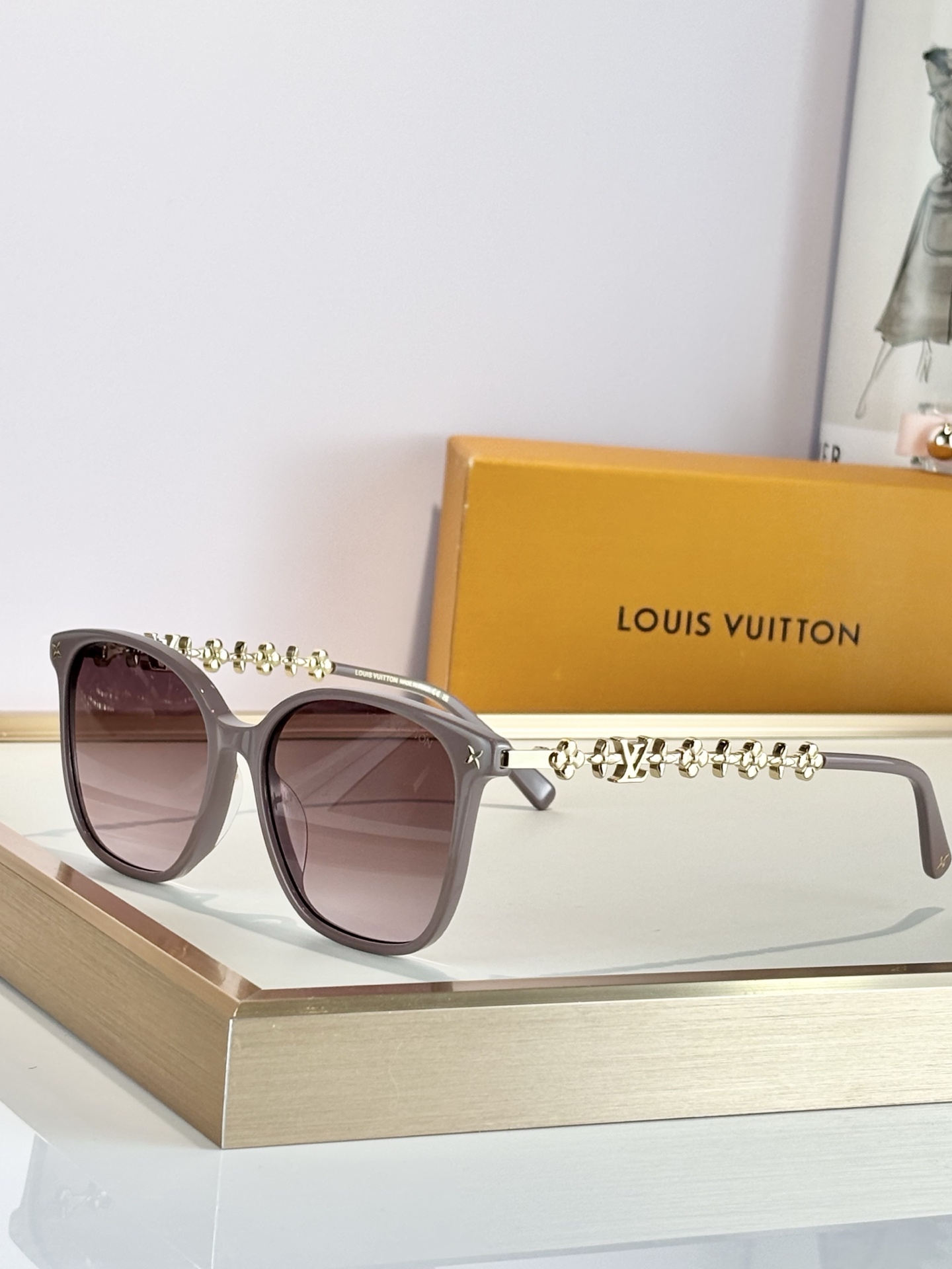 LOUIS VUITTOMODEL：Z1877SIZE：53口14-148