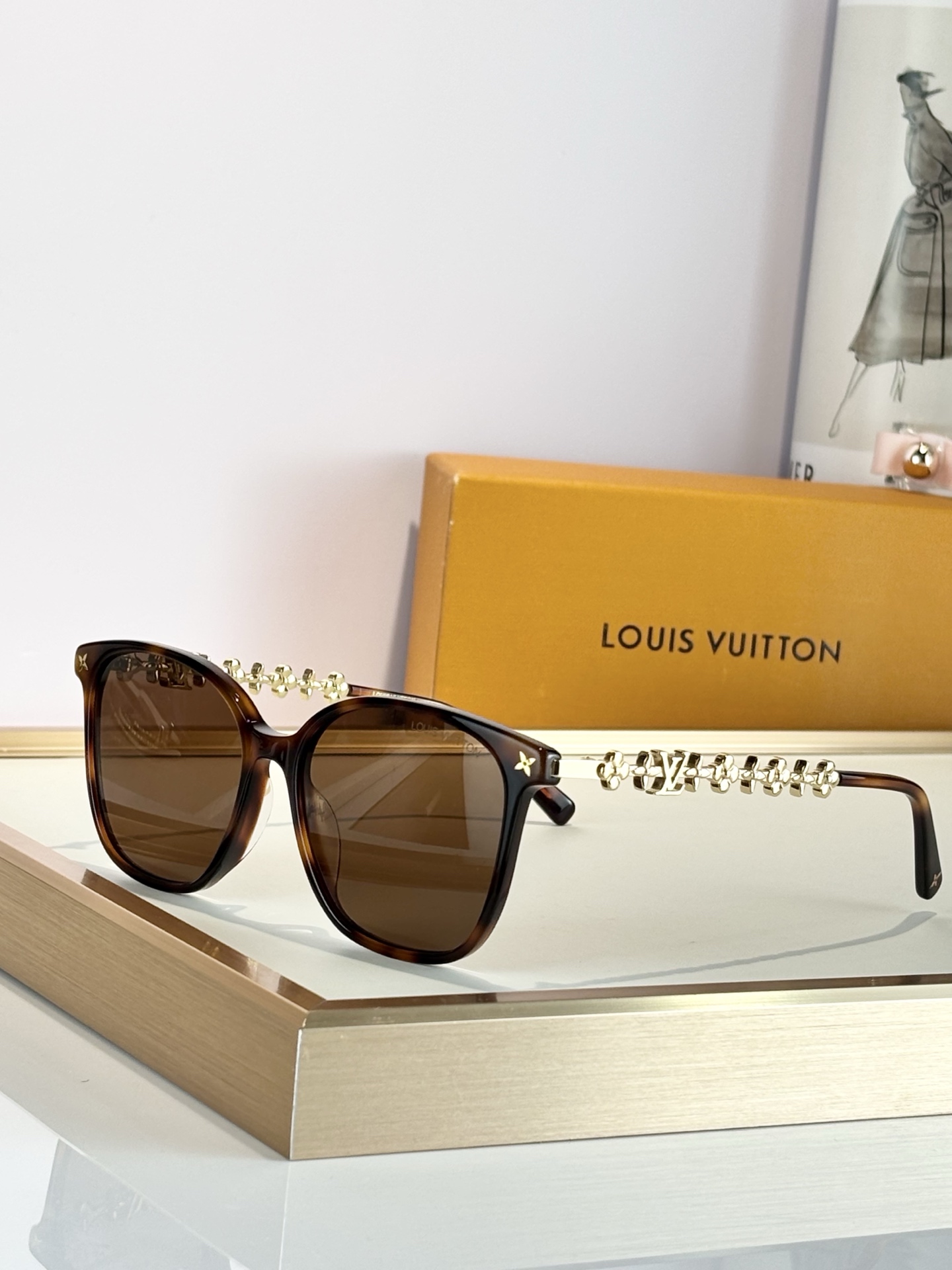 LOUIS VUITTOMODEL：Z1877SIZE：53口14-148