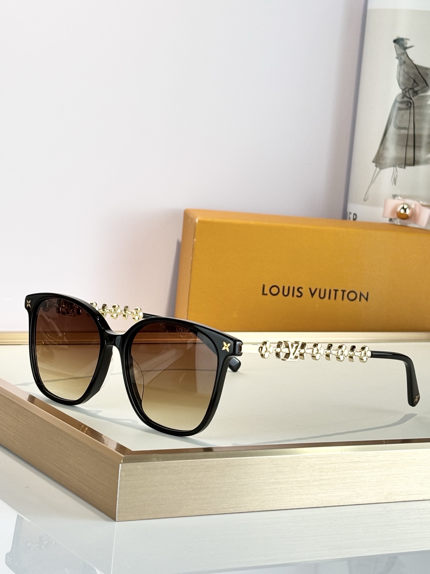 LOUIS VUITTOMODEL：Z1877SIZE：53口14-148
