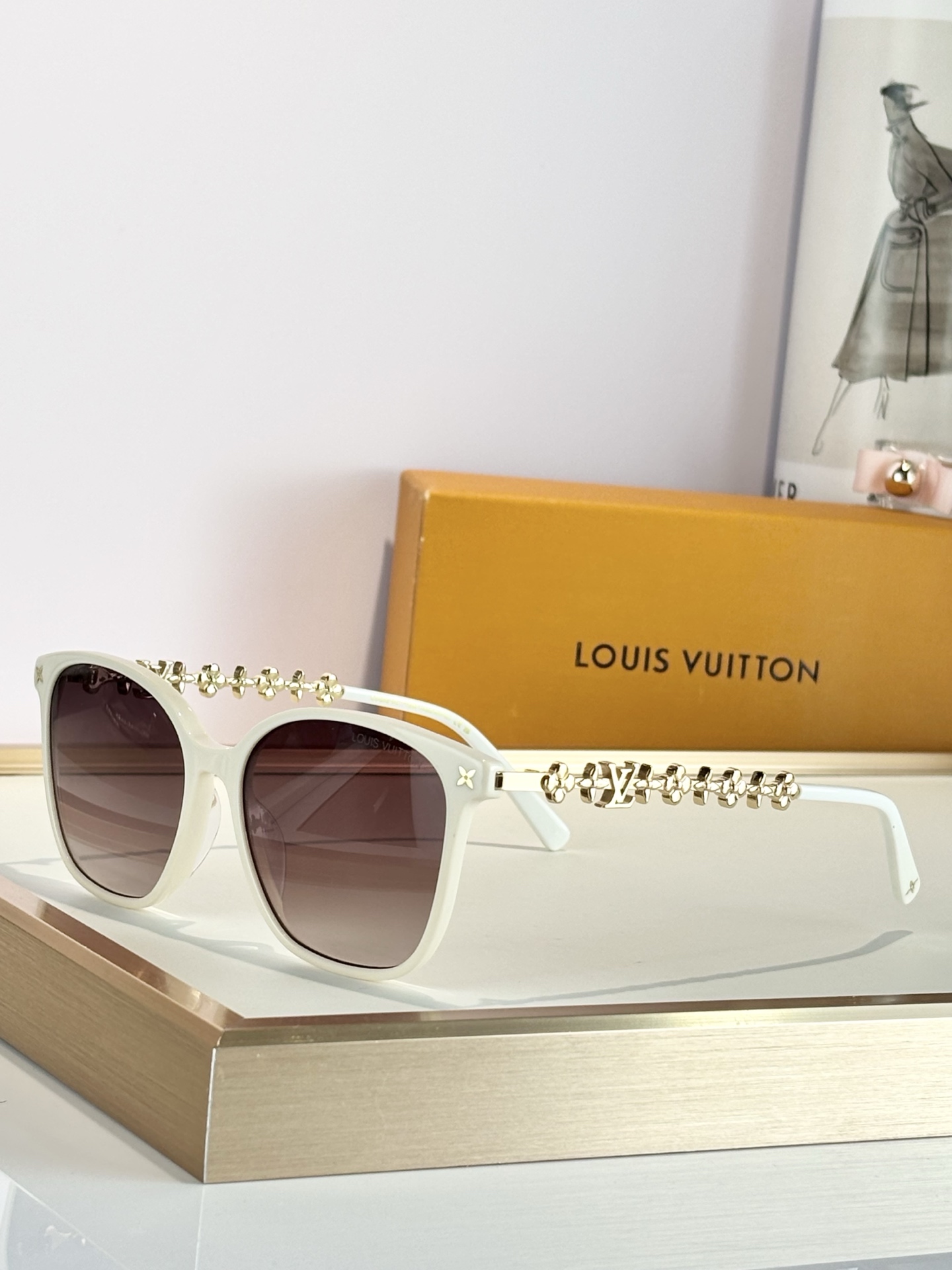 LOUIS VUITTOMODEL：Z1877SIZE：53口14-148