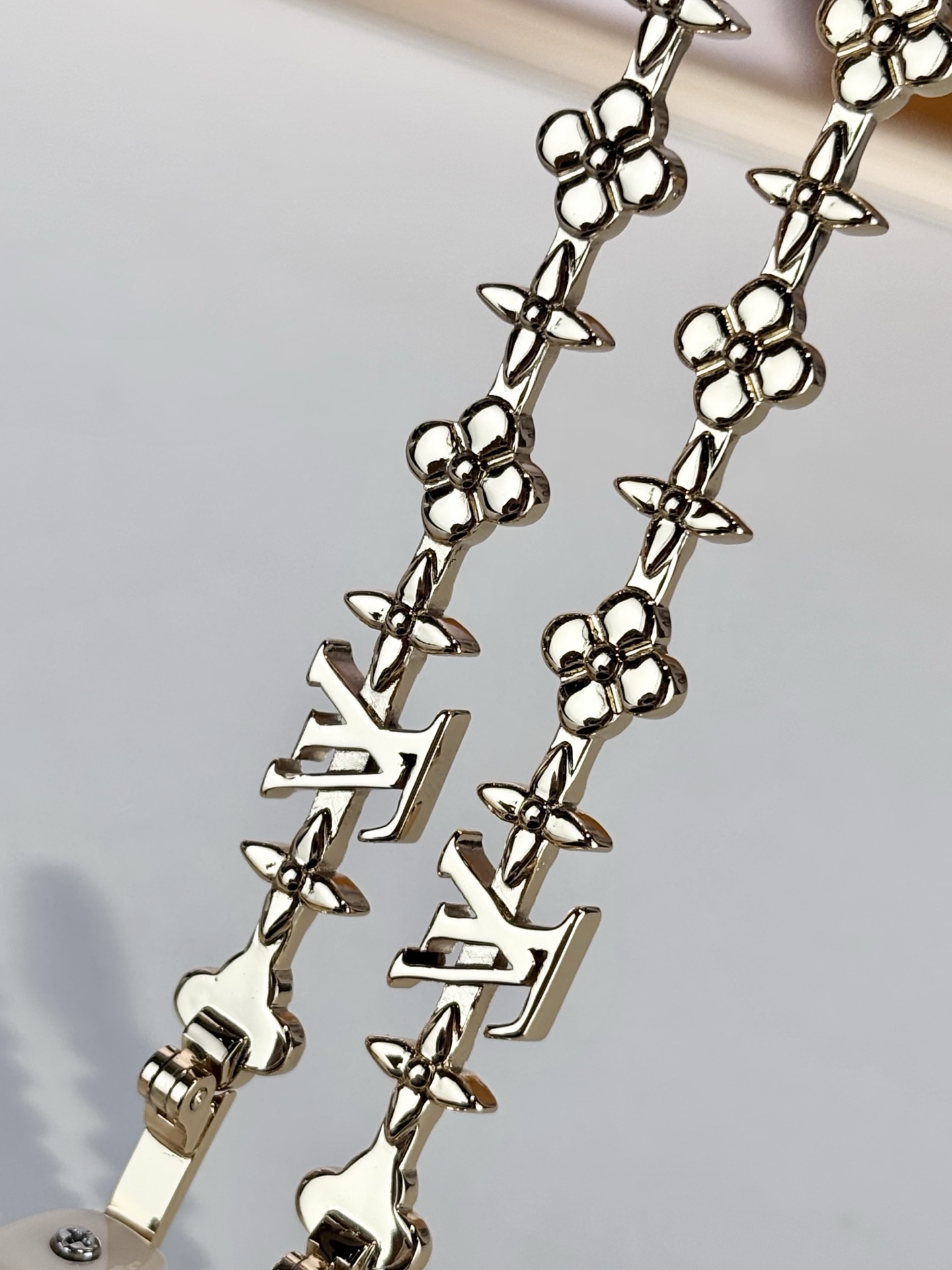 LOUIS VUITTOMODEL：Z1877SIZE：53口14-148