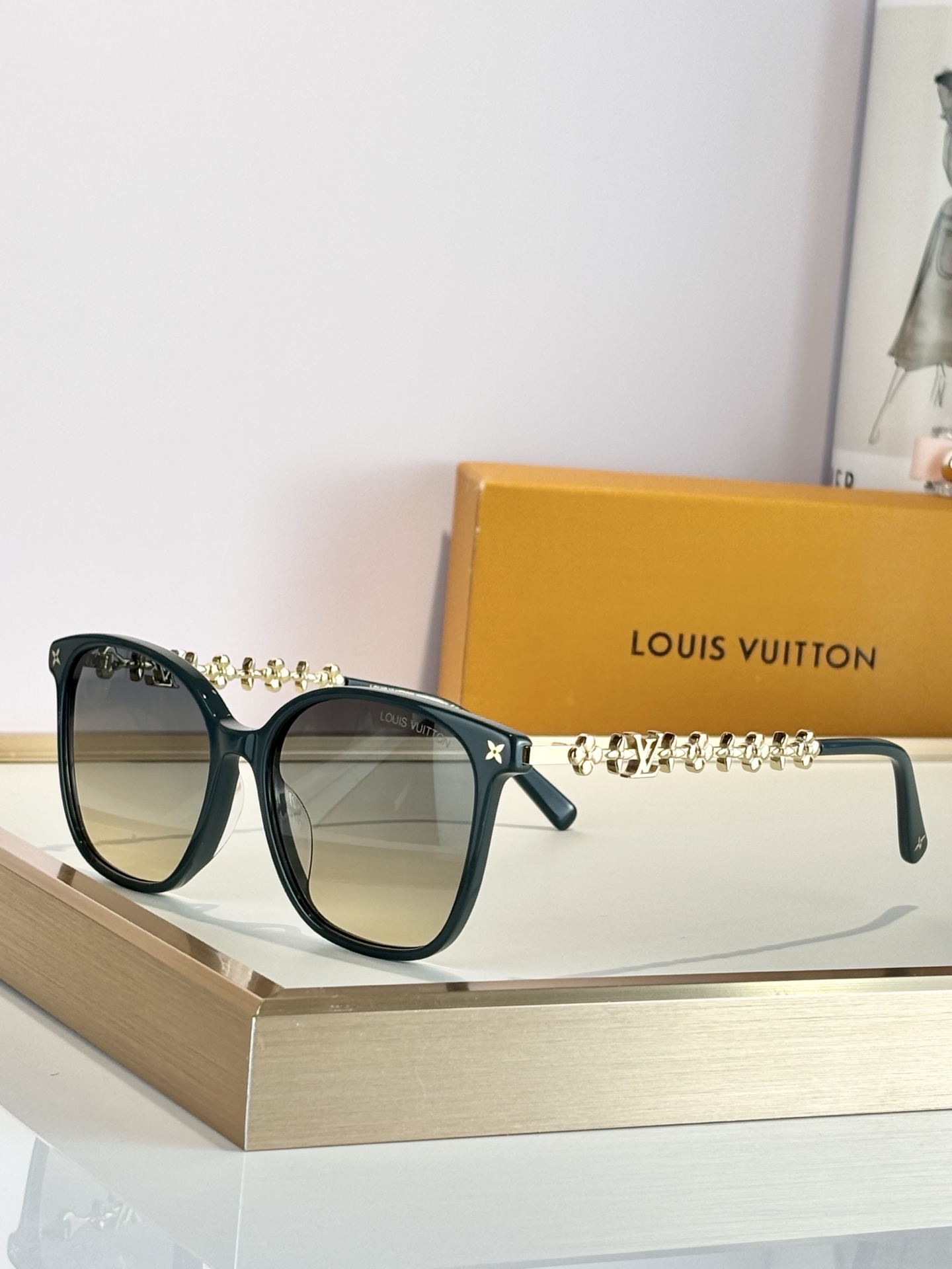 LOUIS VUITTOMODEL：Z1877SIZE：53口14-148