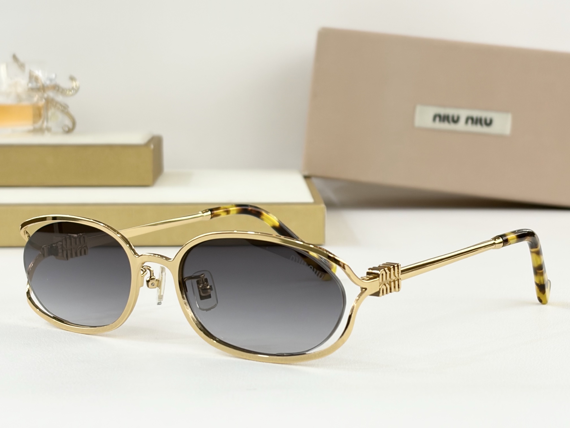 MIU MIUMOD ：SMU58YSIZE ：54口21-125