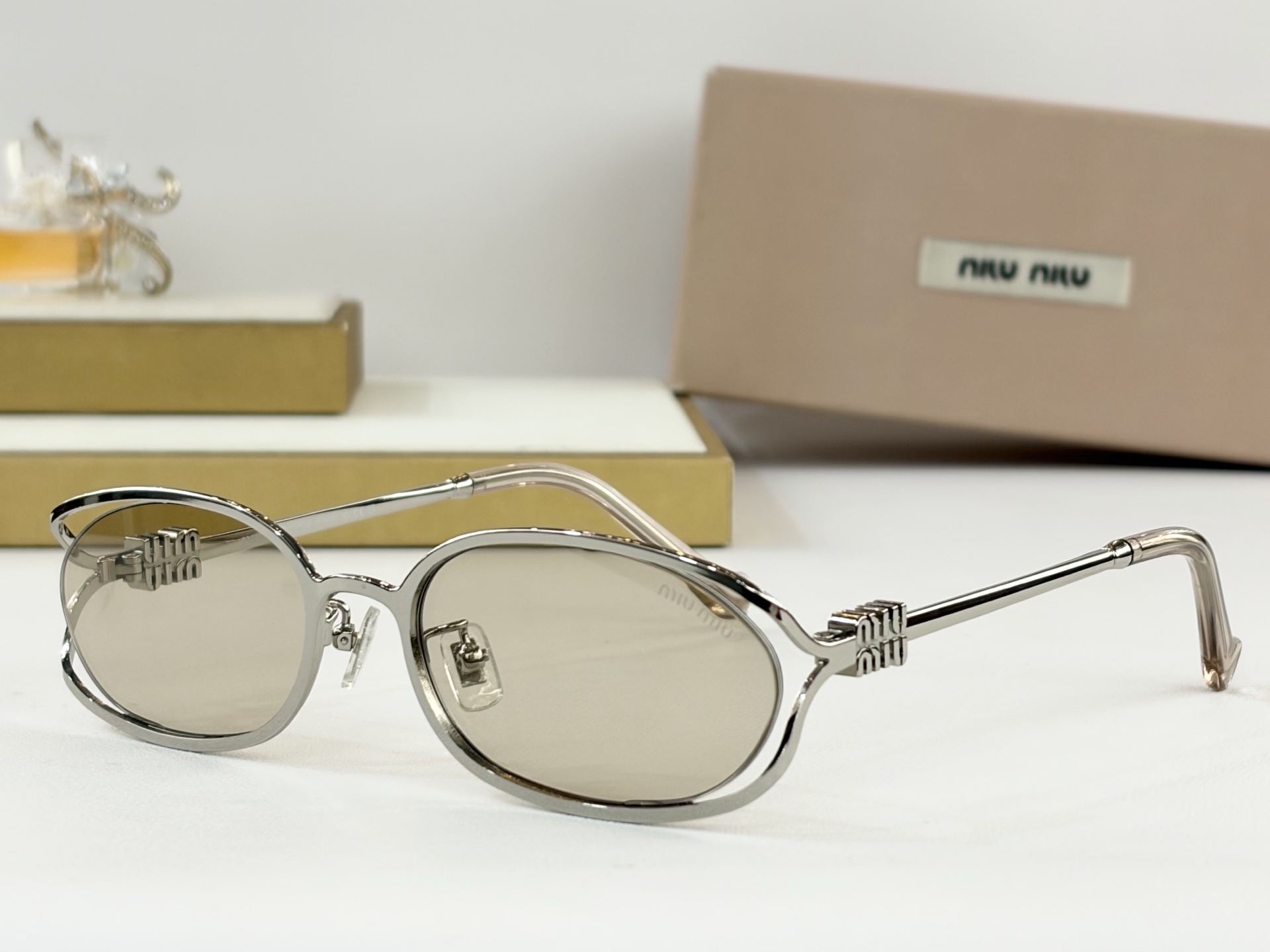 MIU MIUMOD ：SMU58YSIZE ：54口21-125