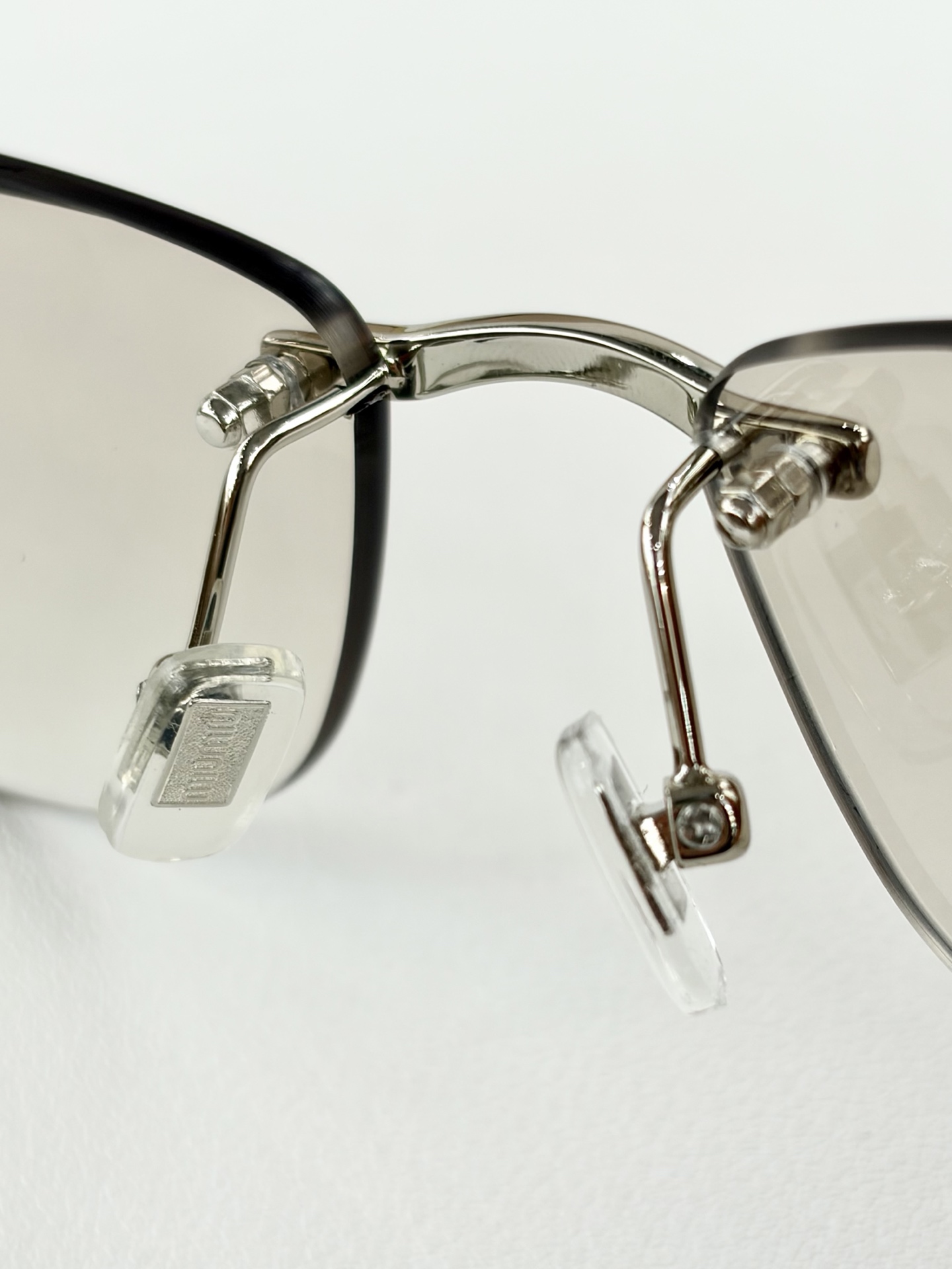 MIUMIUMOD：MU949SSize：57口17-145