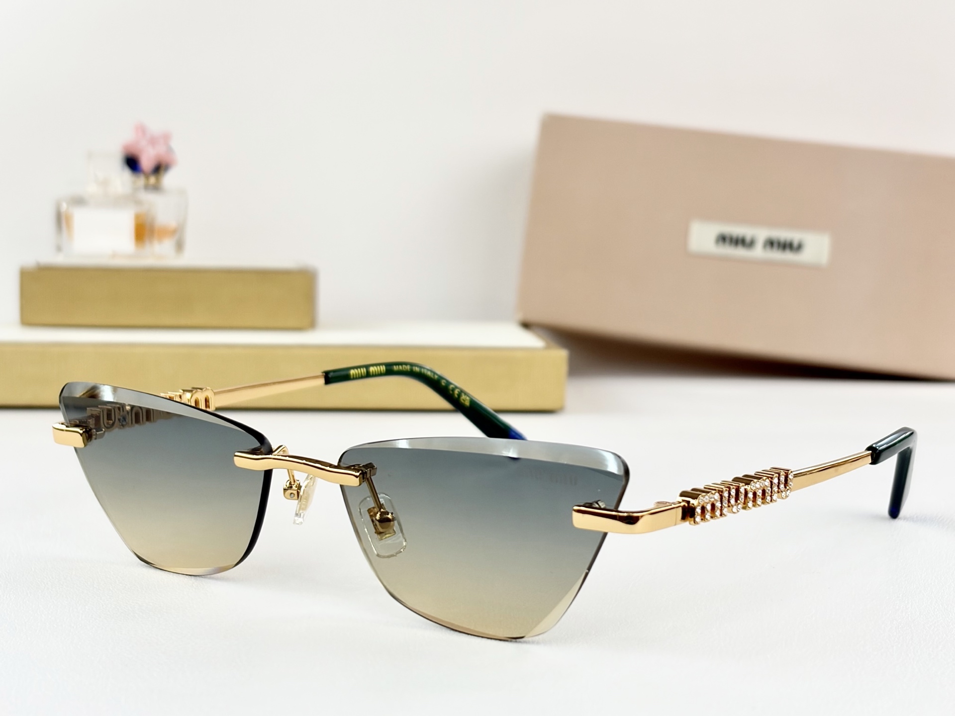 MIUMIUMOD：MU949SSize：57口17-145