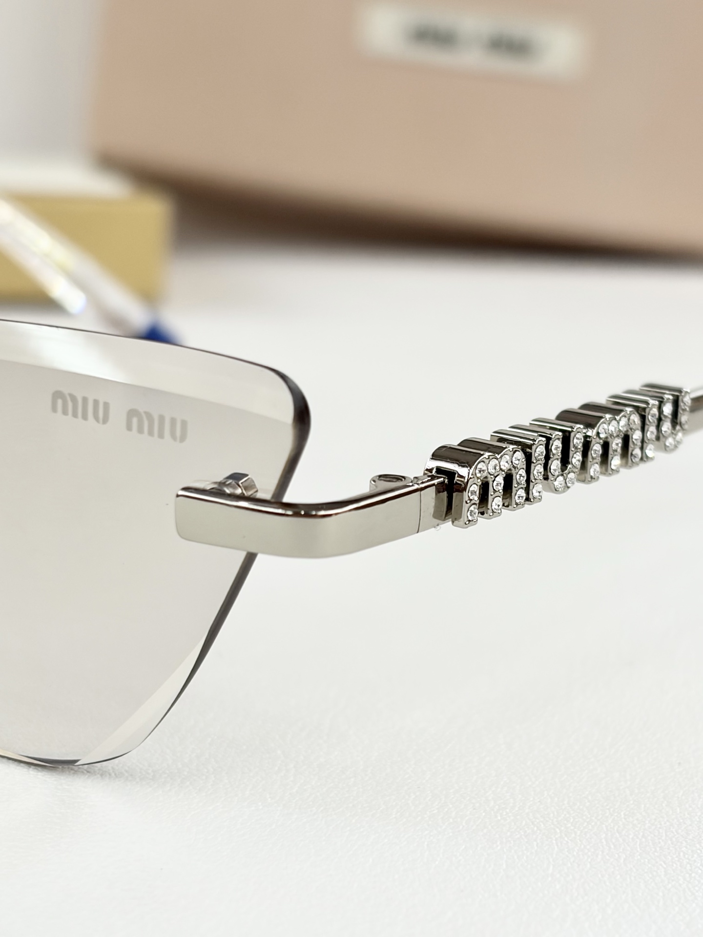 MIUMIUMOD：MU949SSize：57口17-145