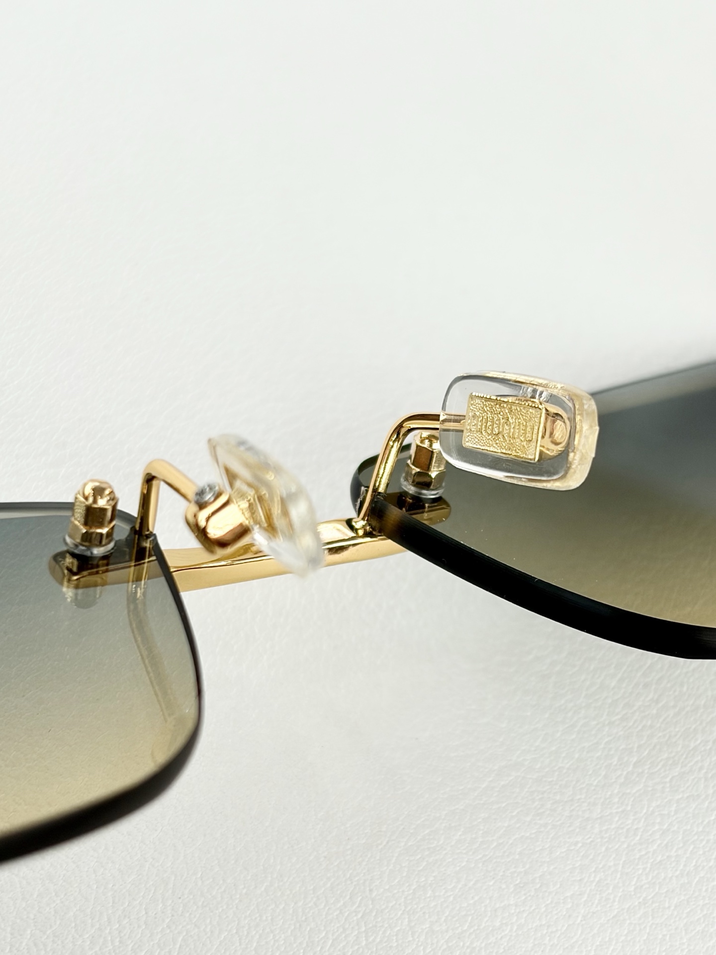 MIUMIU MOD：MU949S Size：57口17-145 