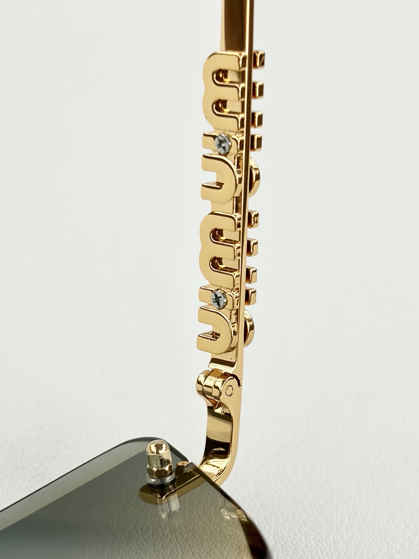 MIUMIU MOD：MU949S Size：57口17-145 