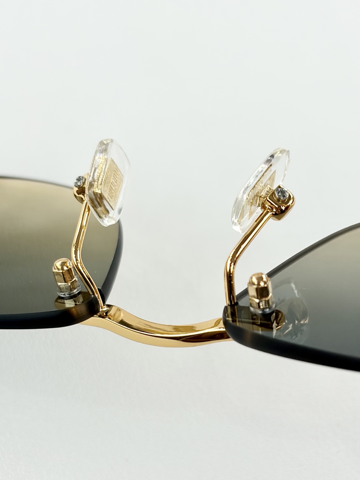 MIUMIU MOD：MU949S Size：57口17-145 
