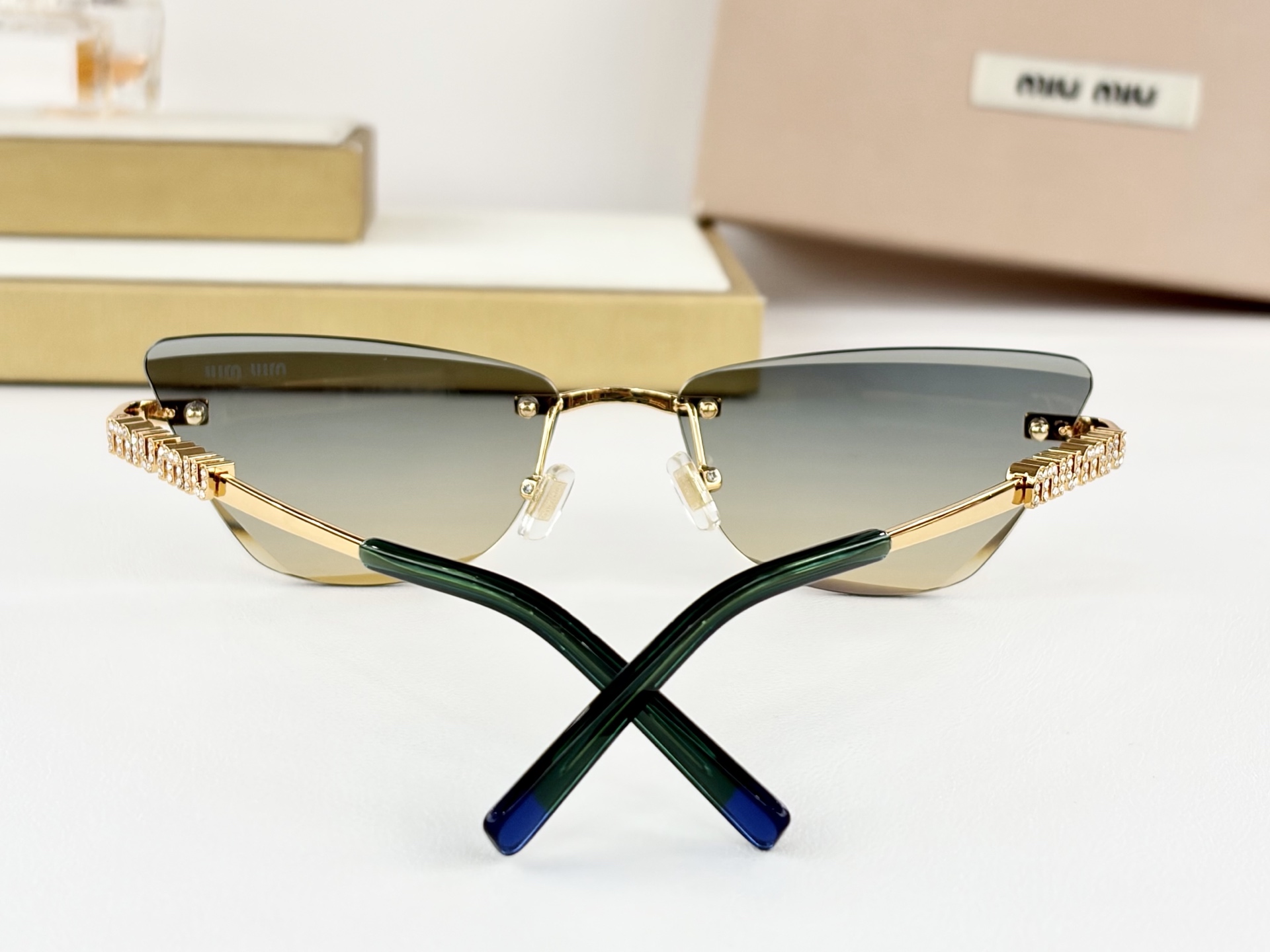 MIUMIU MOD：MU949S Size：57口17-145 